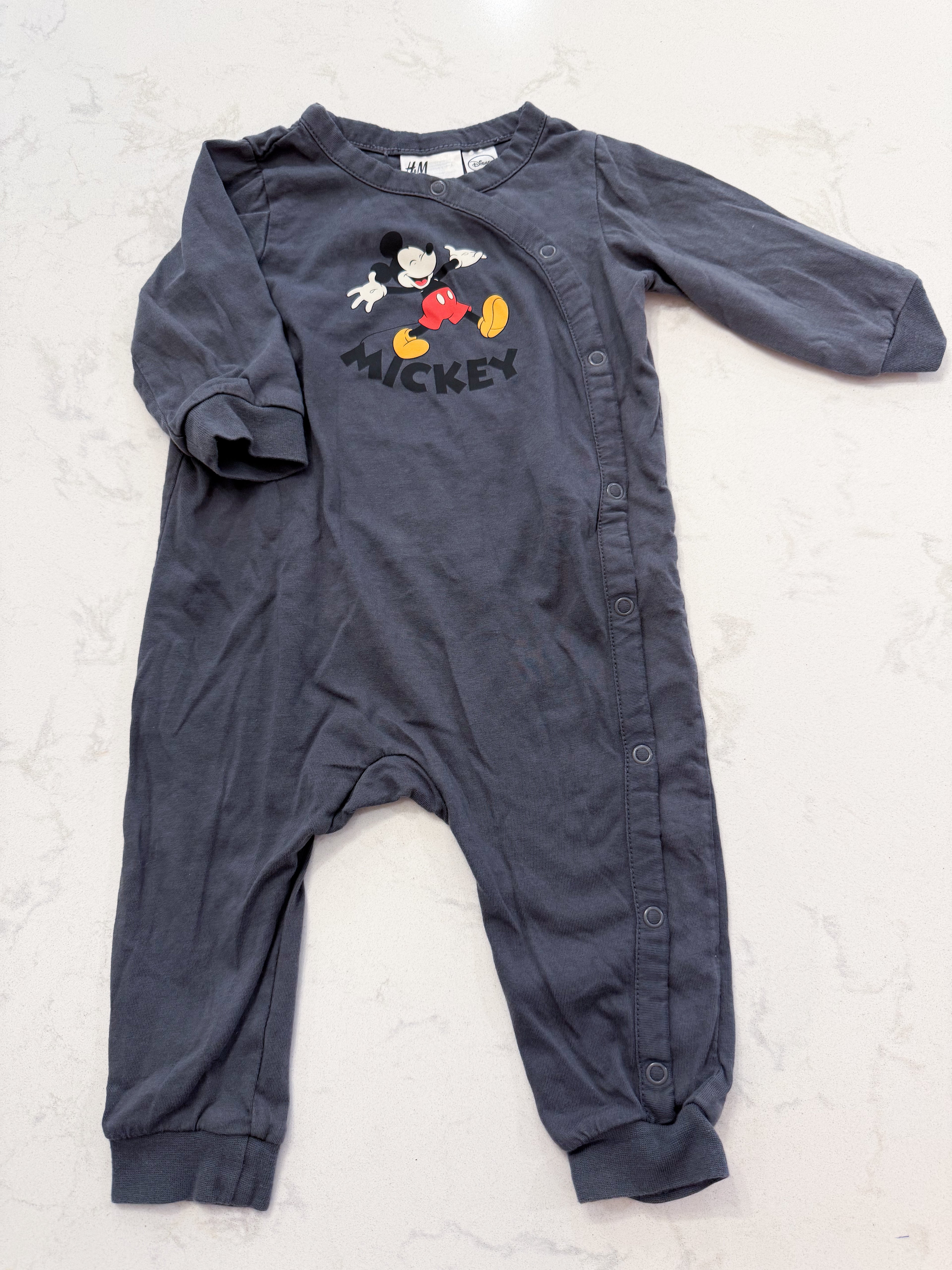 H&M- 6-9m- VGUC- dark gray button up footless romper