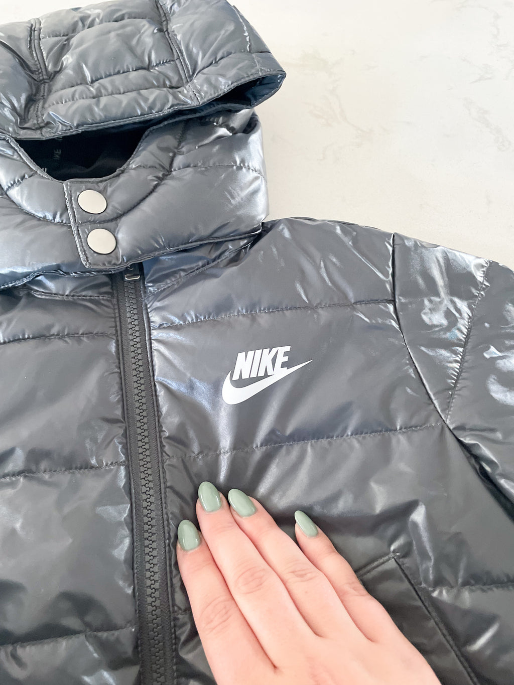 Nike-3-4Y-GUC- glossy slate grey puffer jacket with detachable hood