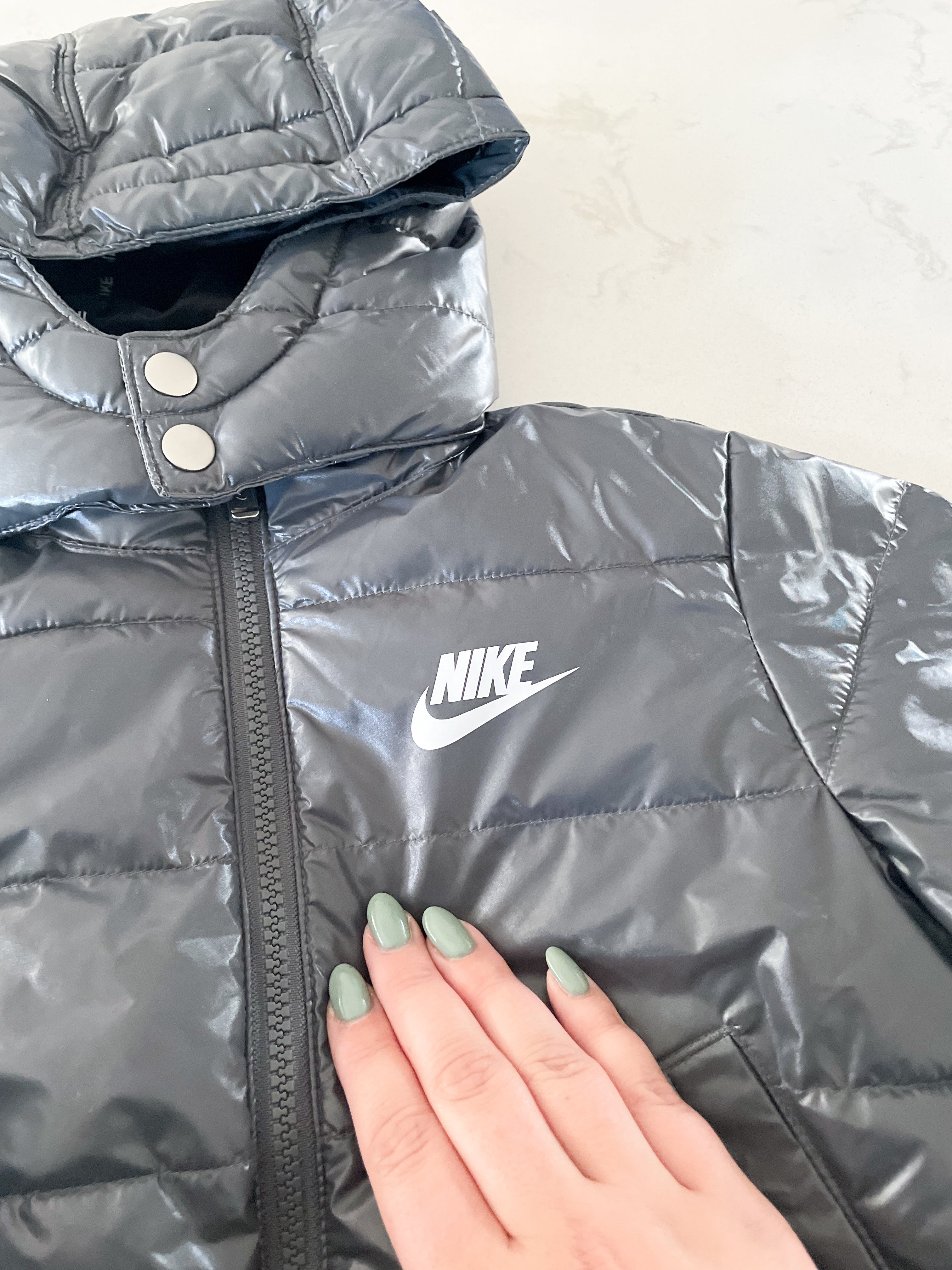 Nike-3-4Y-GUC- glossy slate grey puffer jacket with detachable hood