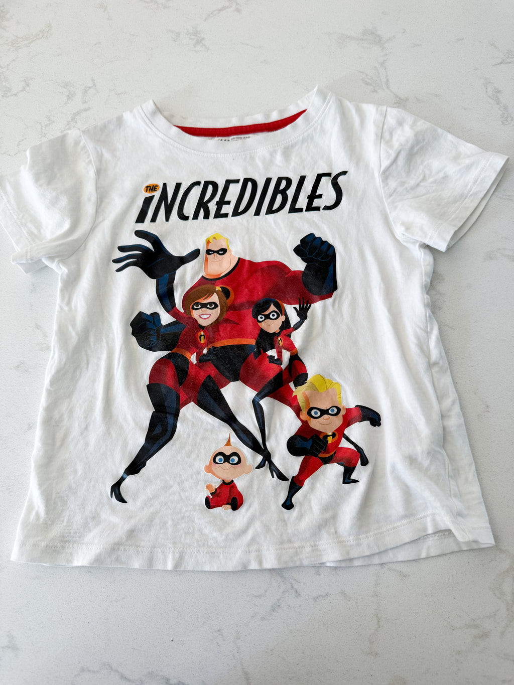 H&M- 4-6Y- GUC- white t shirt with the Incredibles graphics