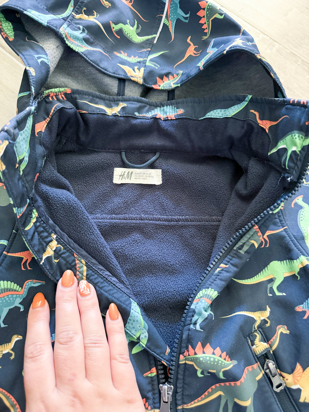 H&M- 1.5-2T- VGUC- softshell navy blue fleece lined jacket with dinosaur pattern