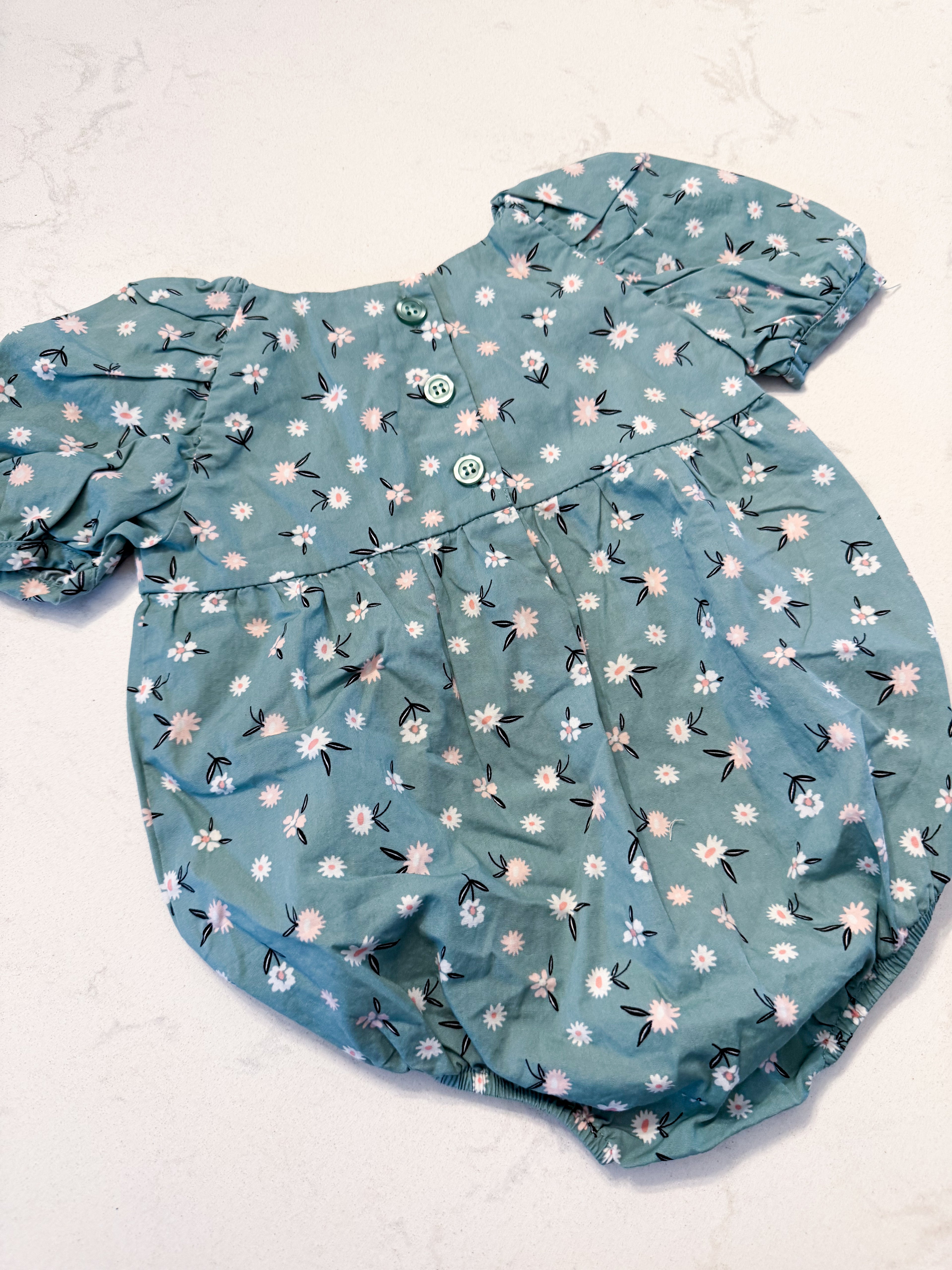 Seed Heritage- 3-6m- VGUC- linen bubble romper with matching bow