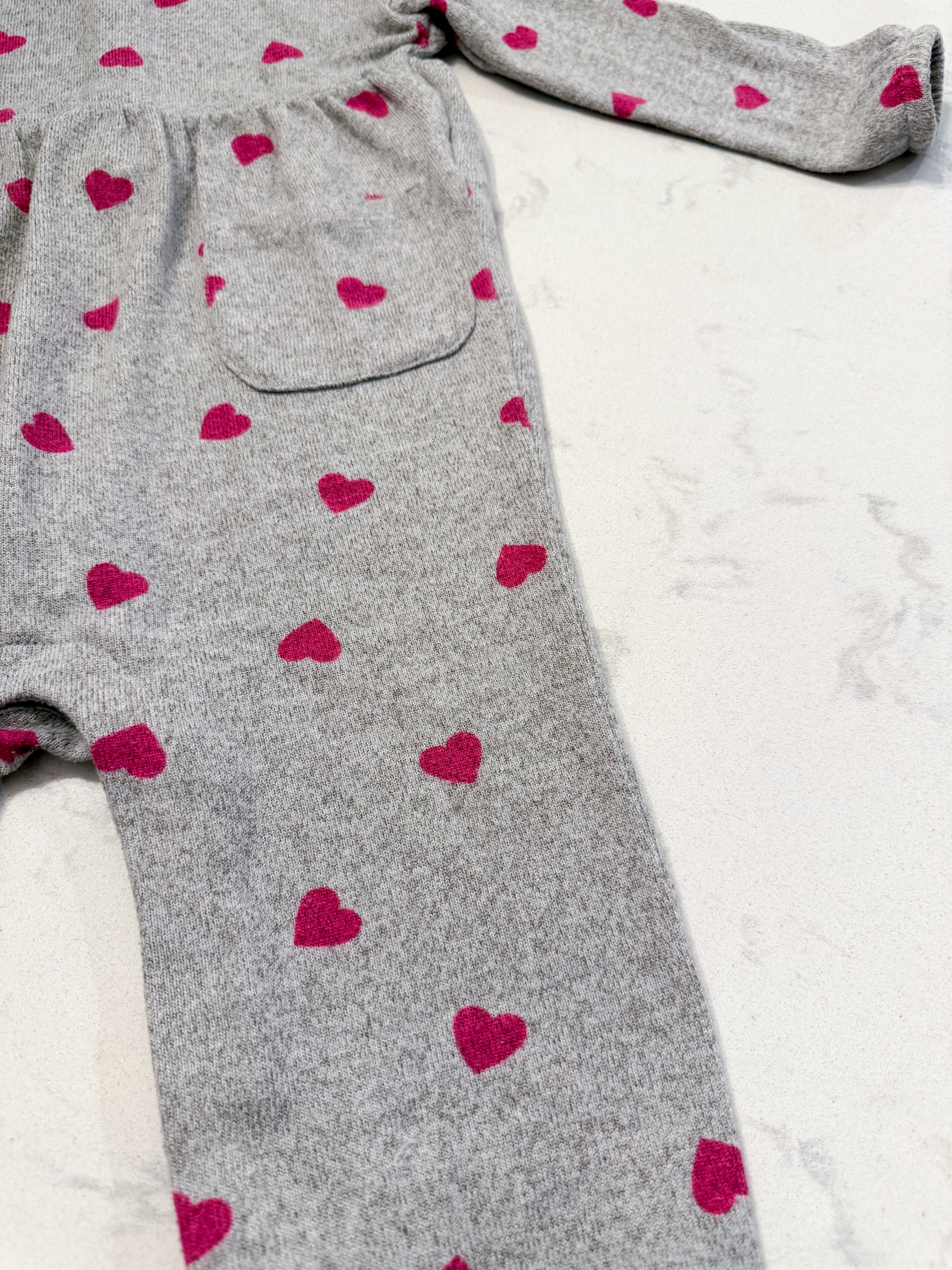Baby Gap- 18-24m- VGUC- light grey romper with tiny hearts
