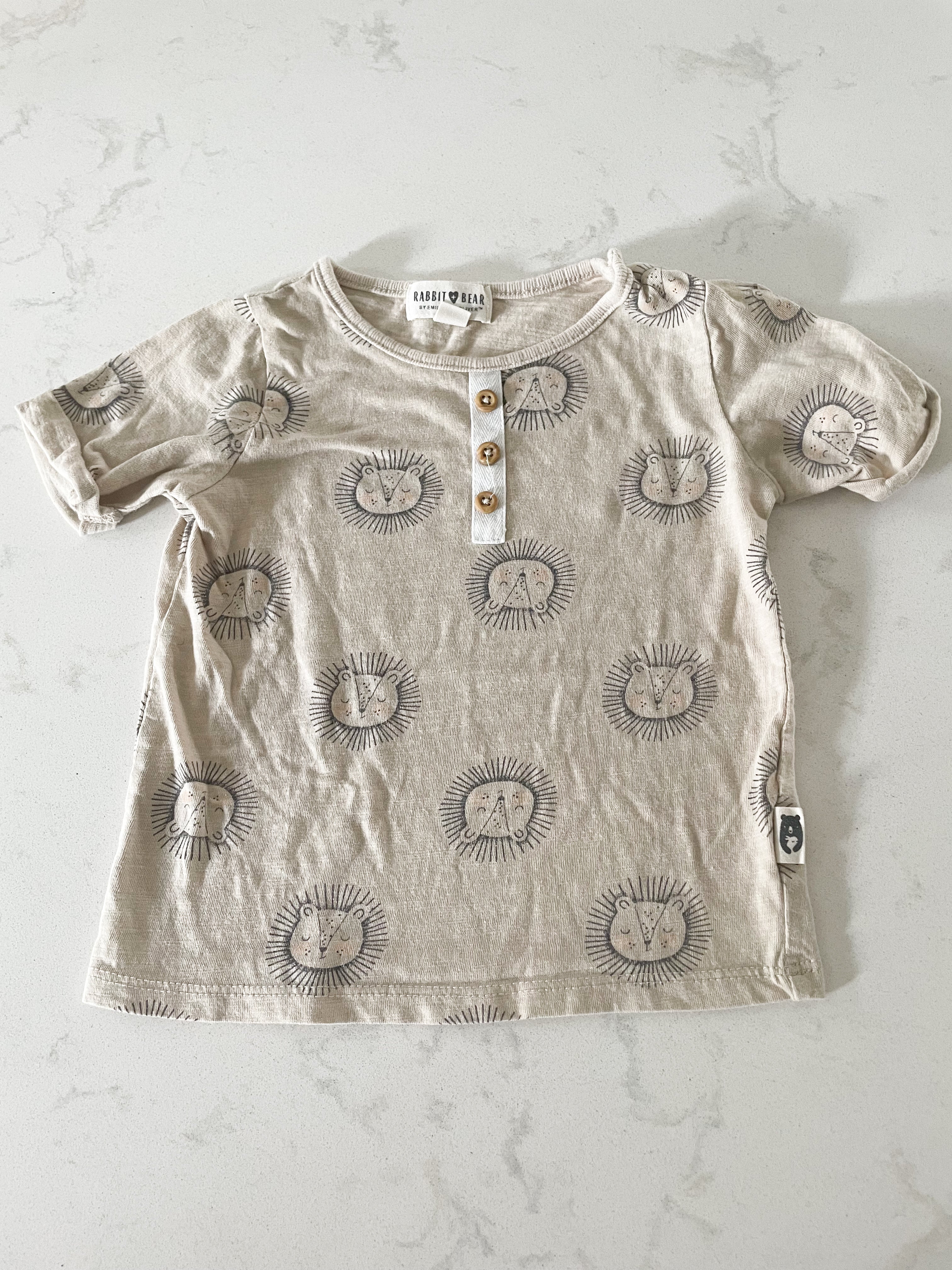 Rabbit and Bear-24m-GUC- beige t shirt with lion faces