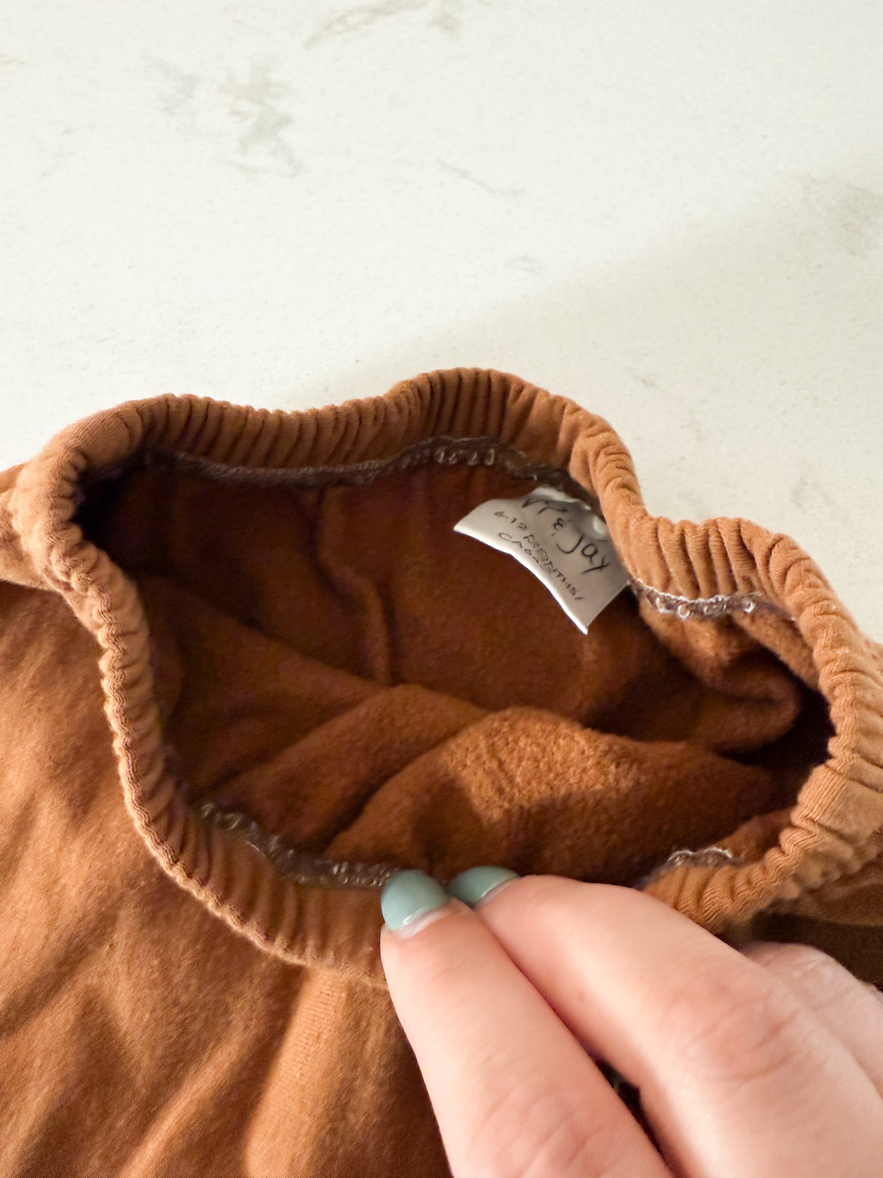 Vi & Jax- 6-12m- GUC- Brown bamboo slouchy pants with fleece lining