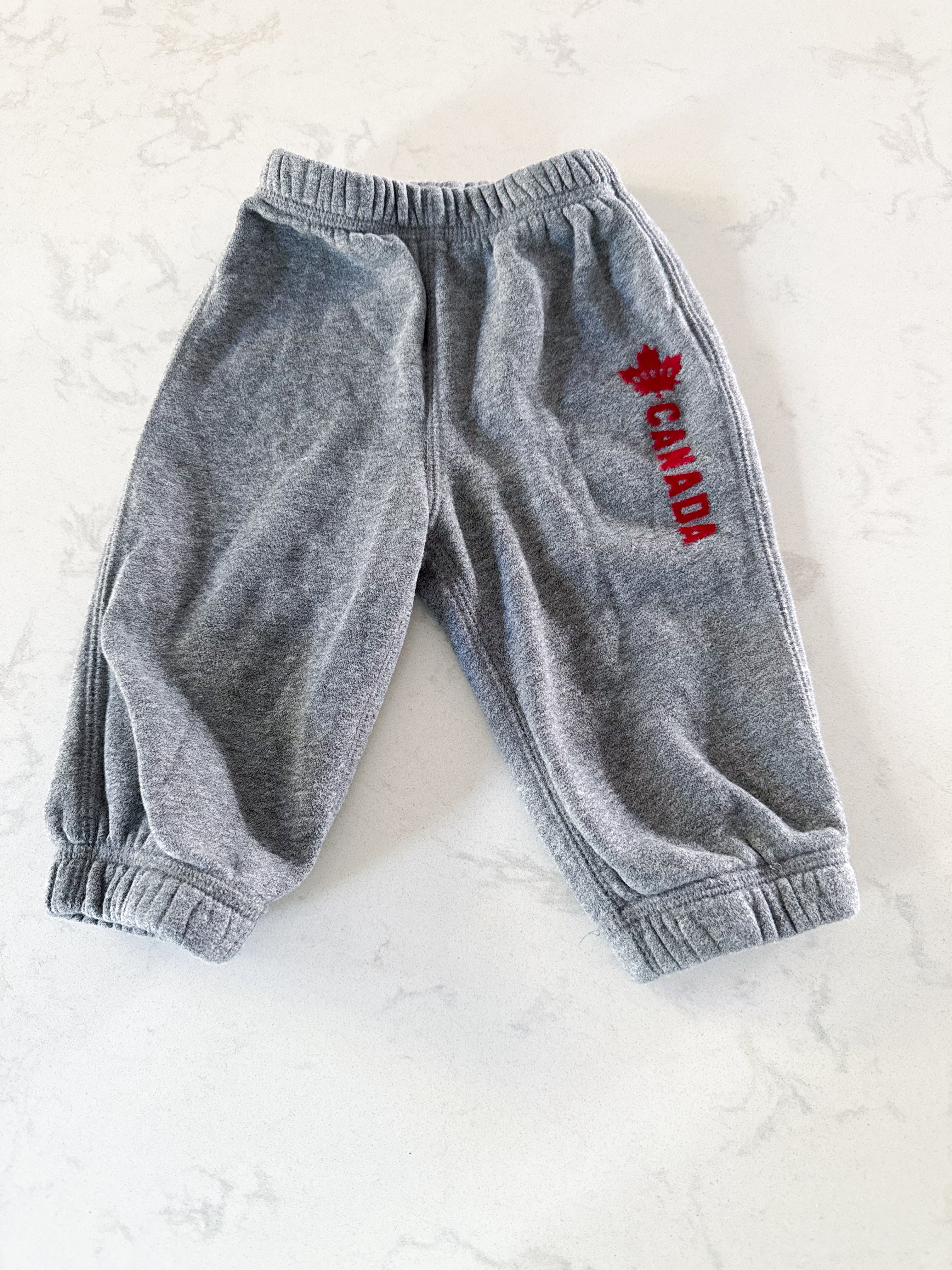 Roots-6-12m- GUC- grey sweats with Canada felt writing