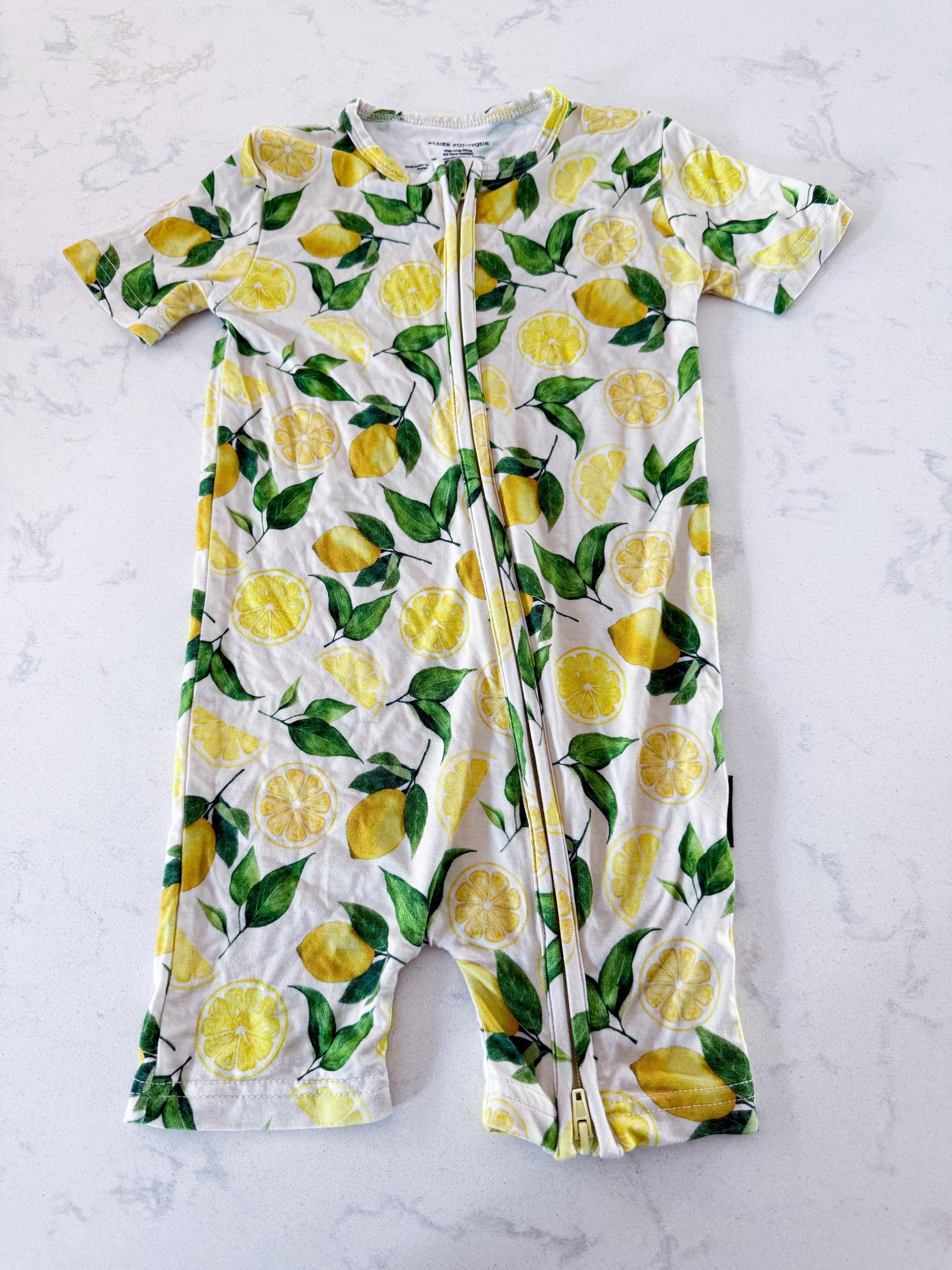 Blues Boutique- 12-18m- VGUC- cream coloured bamboo shortie jammies with lemons
