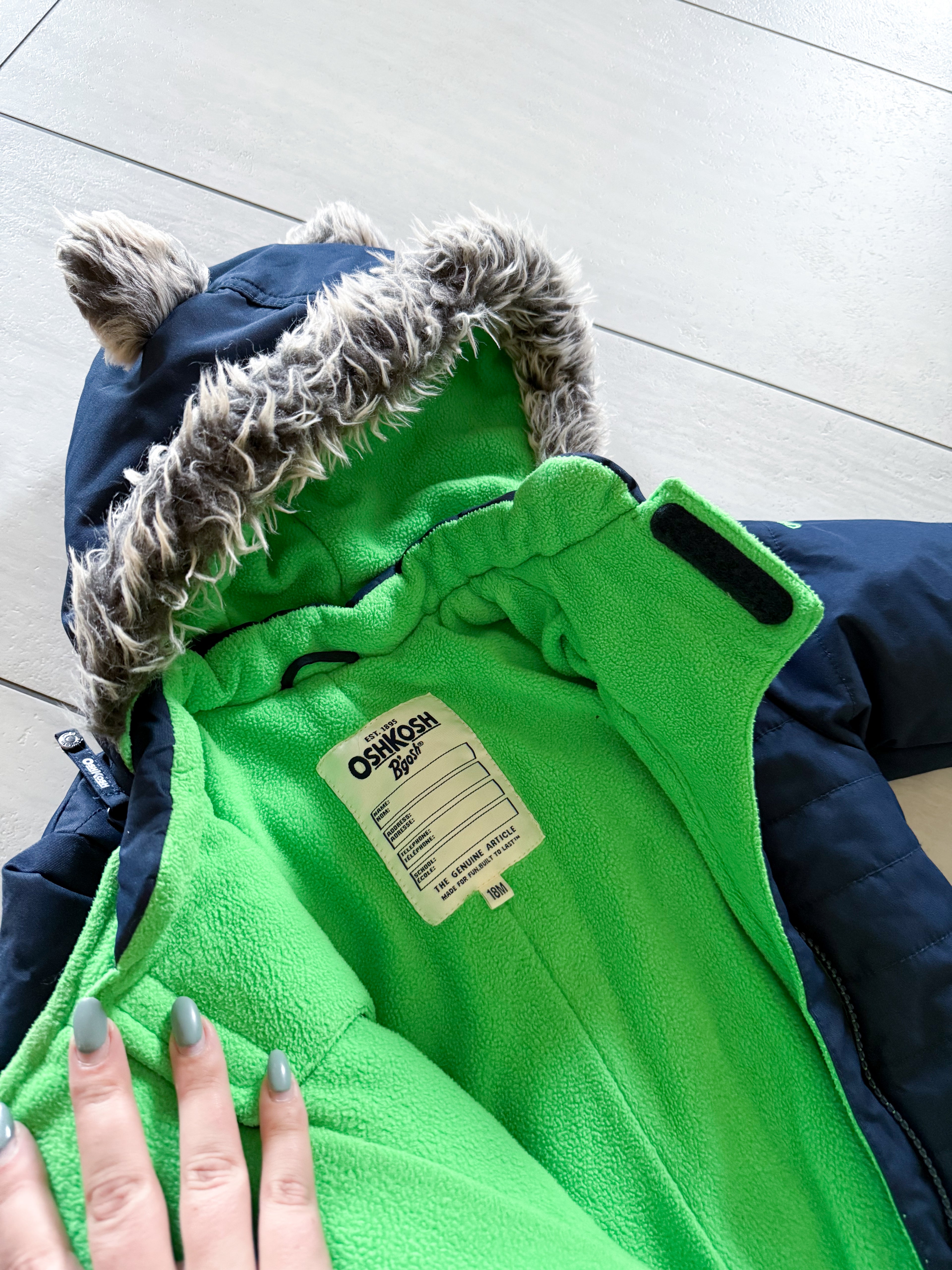 Oshkosh- 18m- GUC- navy and green snowsuit