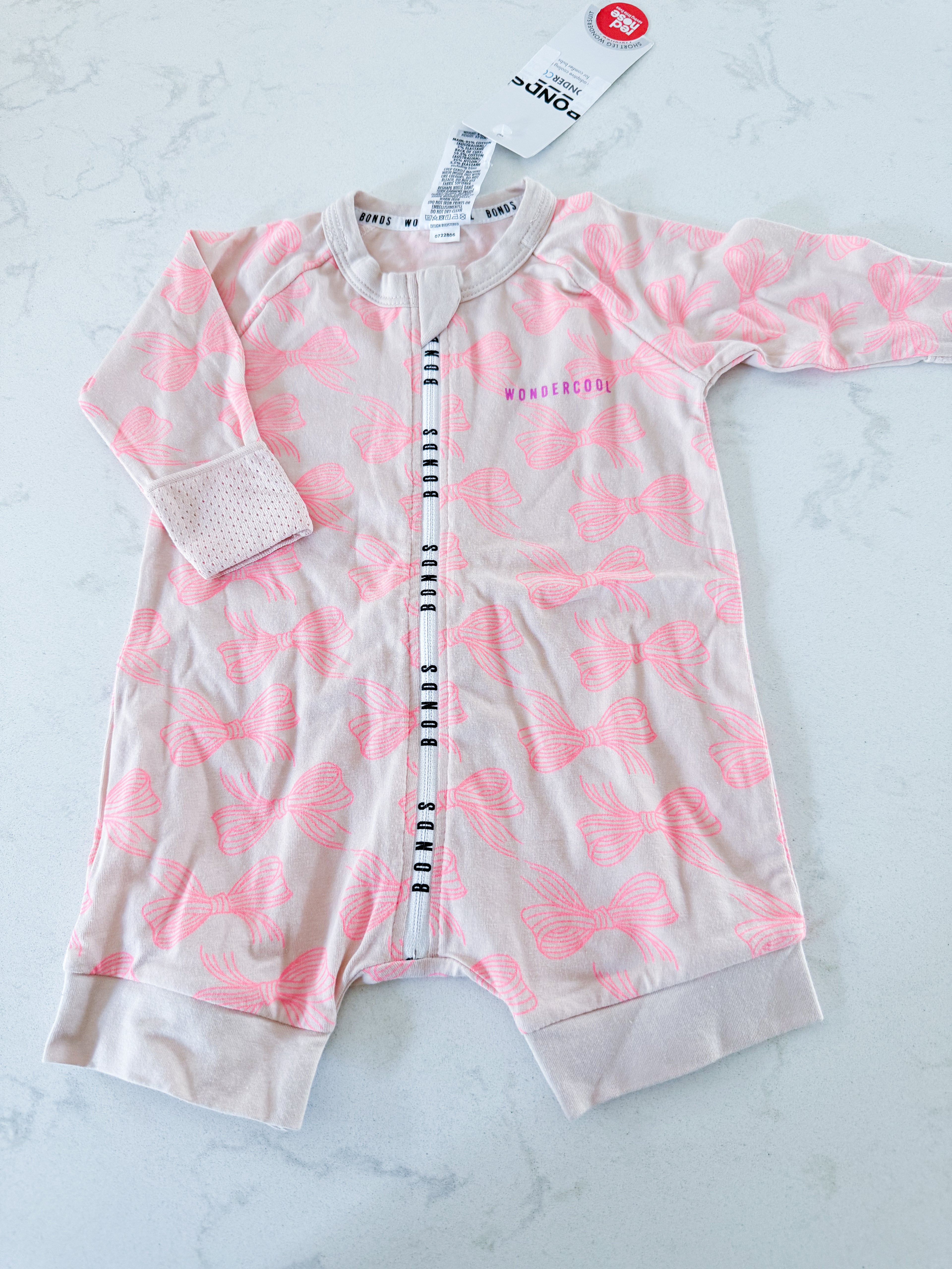 BONDS Wondercool- 0-3m- BNWT- light pink bright long sleeve shorts jammies