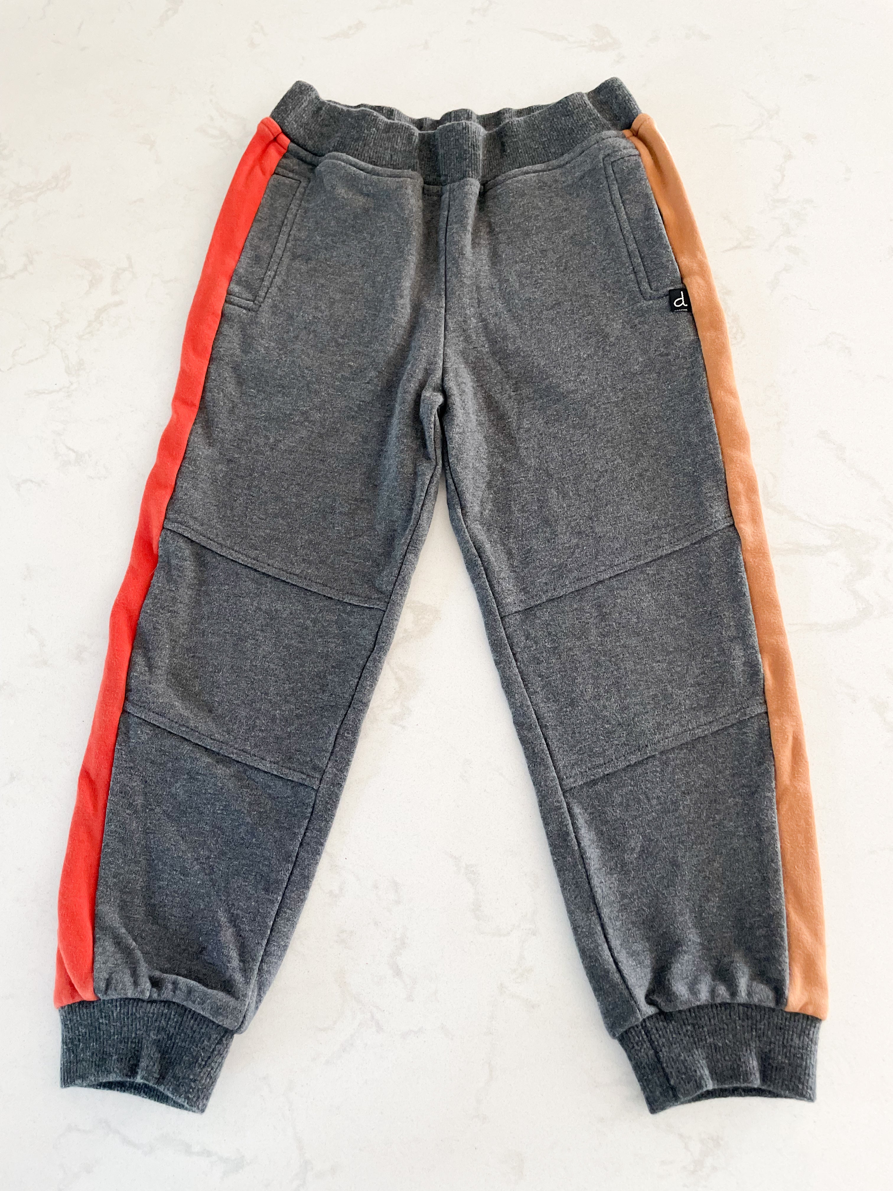 Deux par deux-6Y-GUC-grey swears with brown and red stripe
