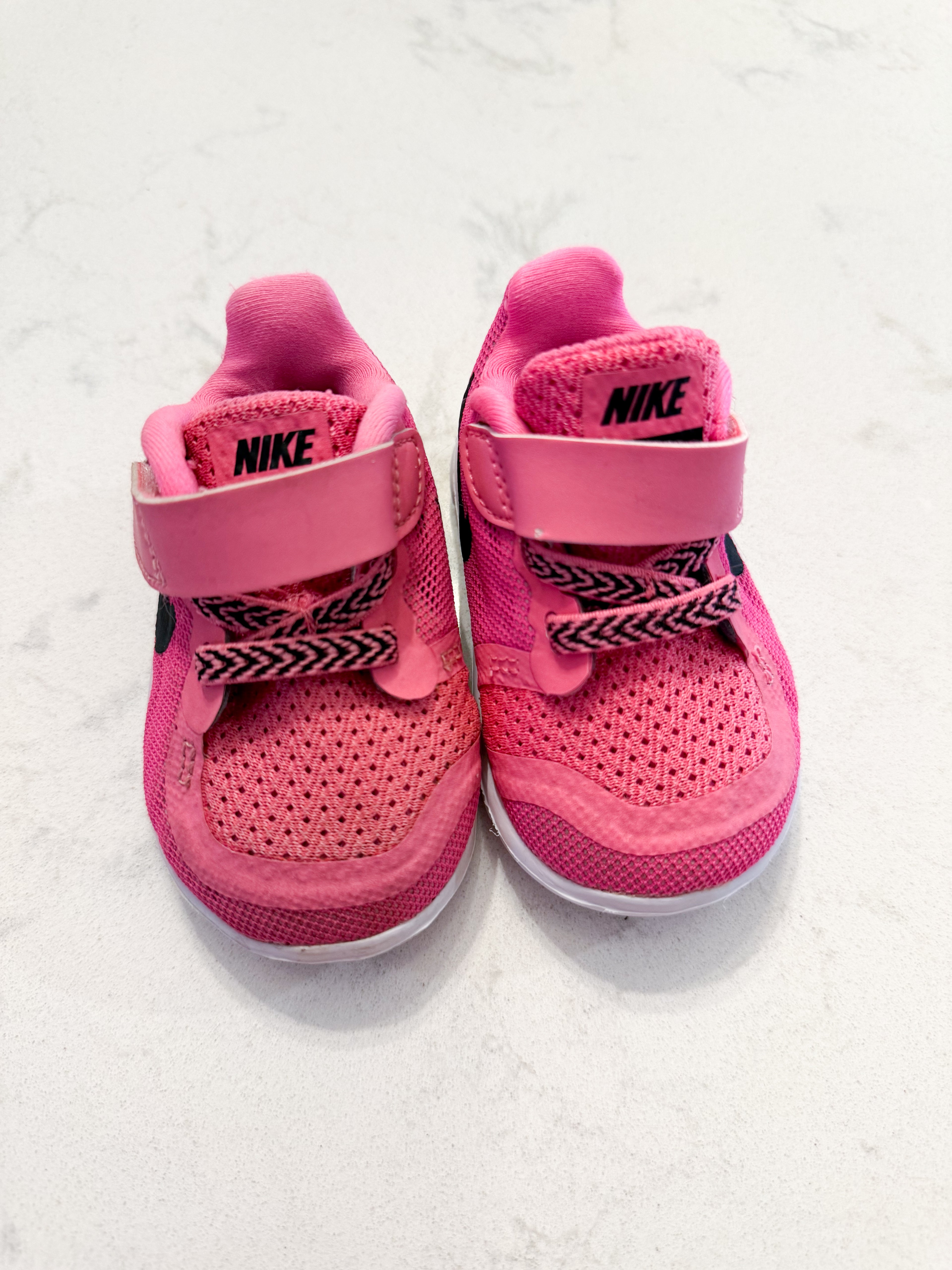 Nike- 2C- VGUC- hot pink sneakers with black symbol