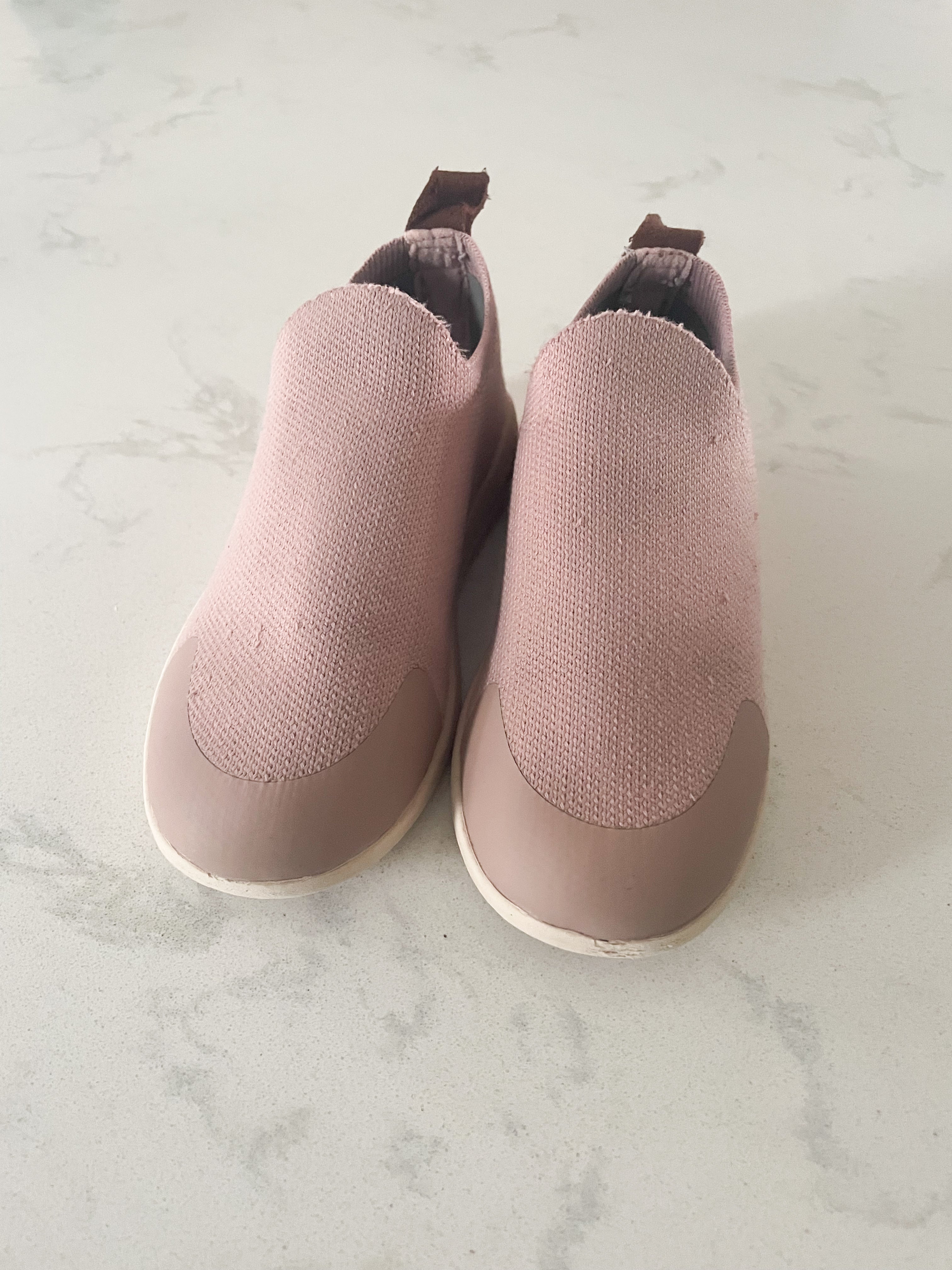 Heyfolks-8C- GUC- light dusty pink slip on shoes