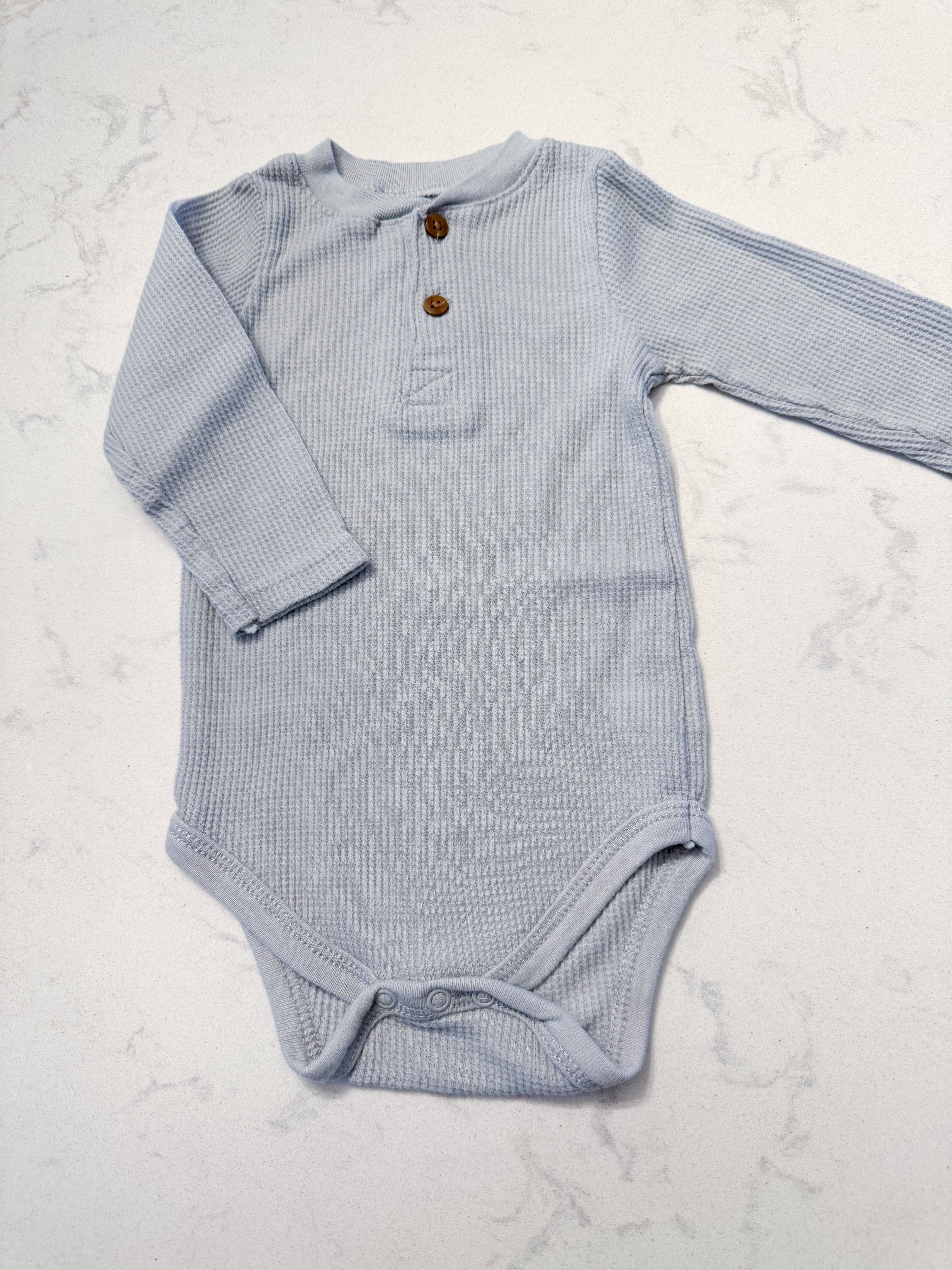Chick Pea- 6-9m- VGUC- waffle knit light grey long sleeve bodysuit