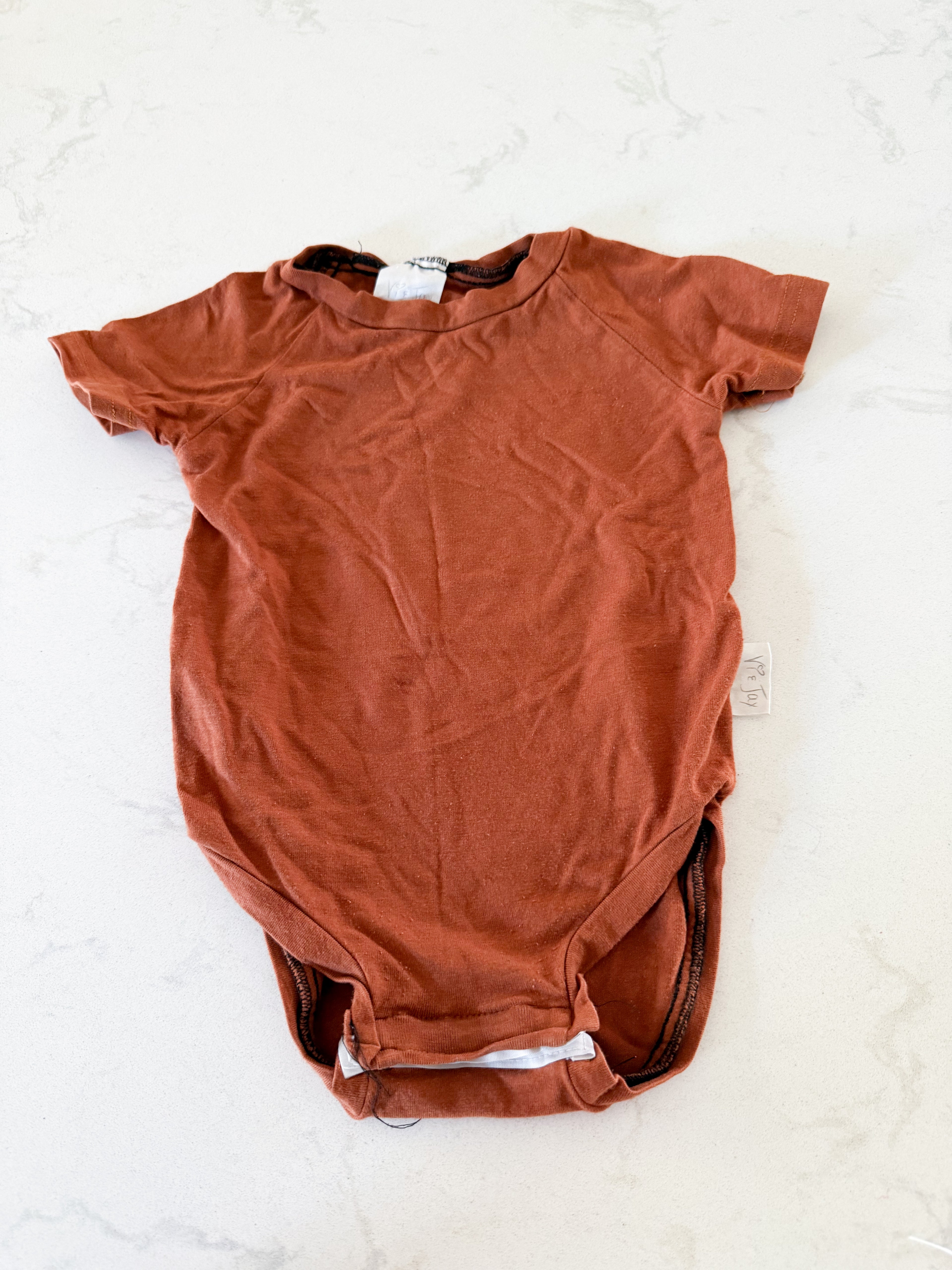 Vi and Jax- 6-12m- GUC- rust brown bamboo short sleeve bodysuit