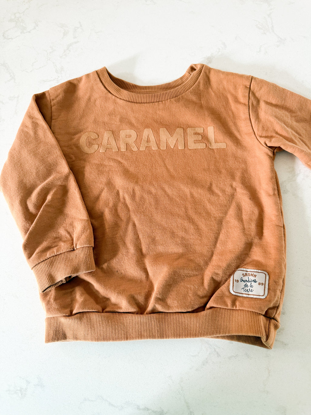 Souris Mini- 18-24m- PLAY- brown crewneck with “caramel”