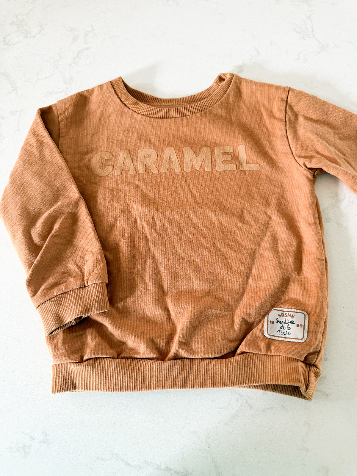 Souris Mini- 18-24m- PLAY- brown crewneck with “caramel”