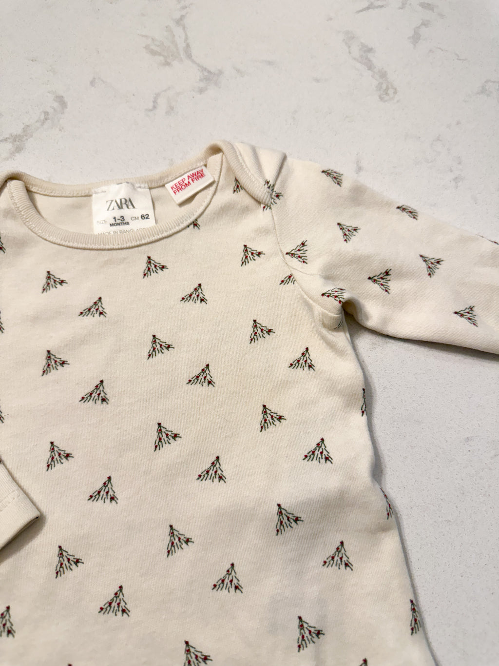 Zara- 1-3m- GUC- cream coloured bodysuit with minimalist trees