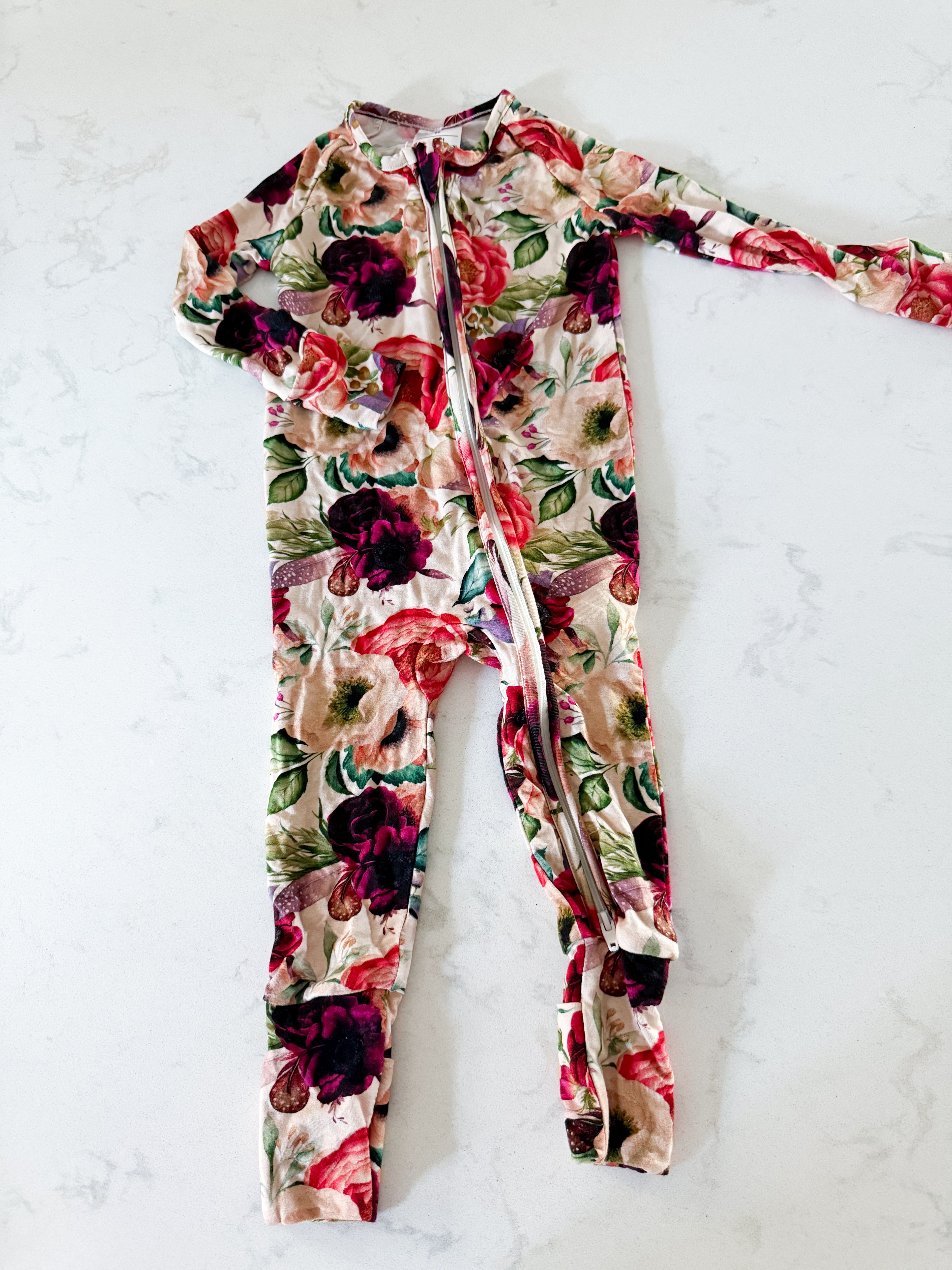 No brand- VGUC- dark floral bamboo pajamas