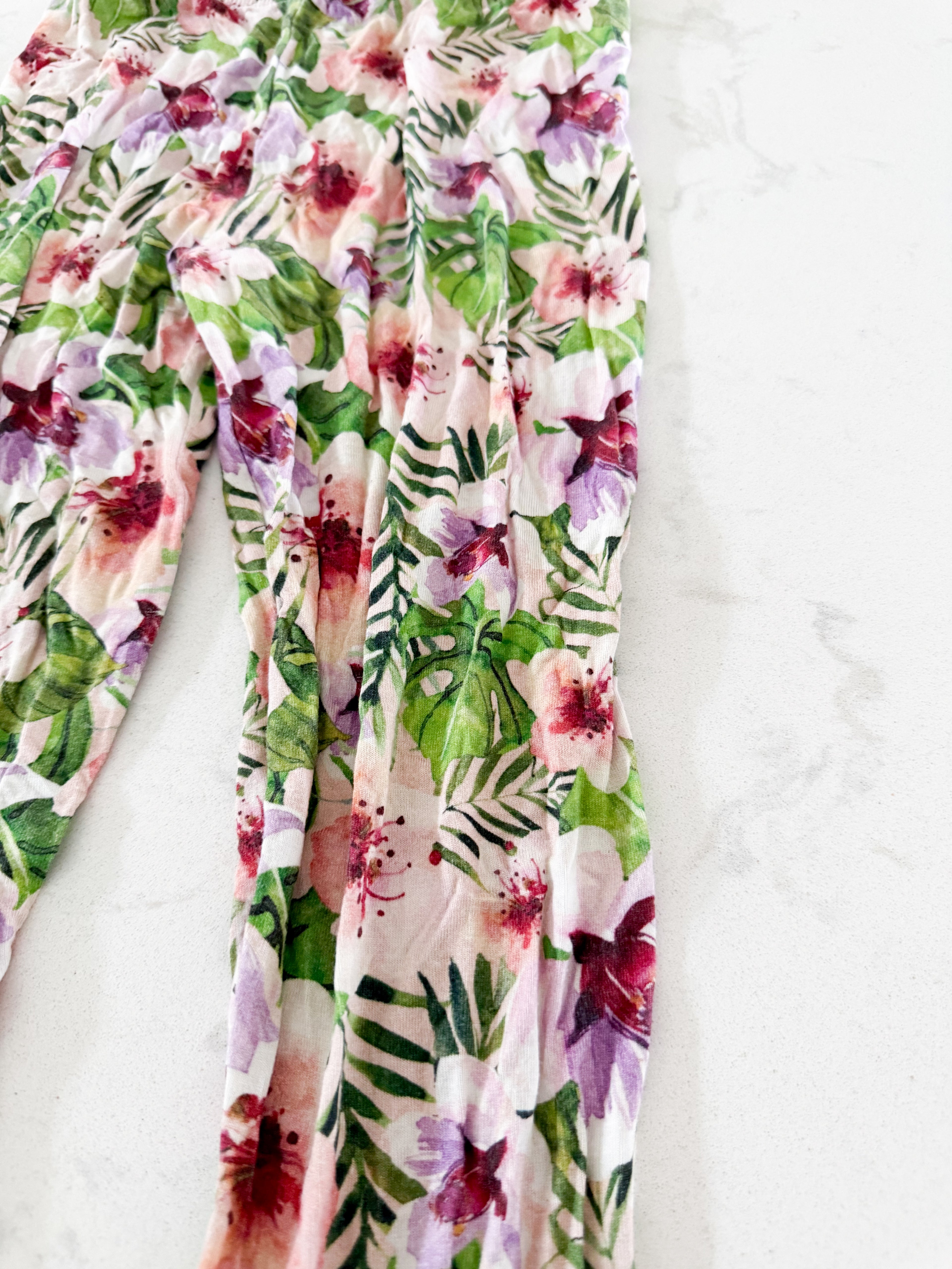 Bear & Roo- 4T- GUC- bamboo floral leggings