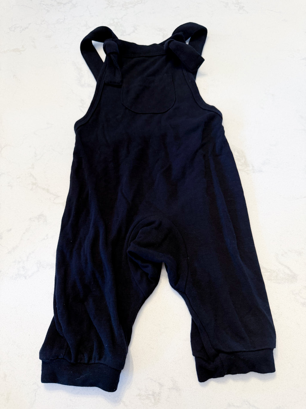 Kyte Baby- 6-12m- VGUC- black slouchy bamboo overalls with adjustable straps