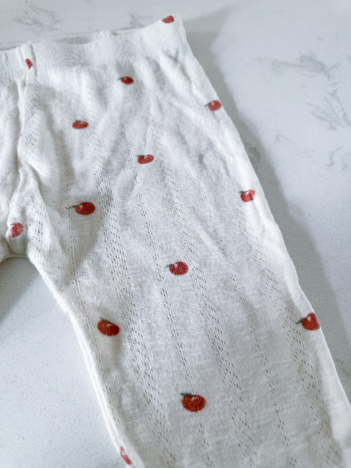 Kate Quinn- 5Y- GUC- white tights with small Apple pattern
