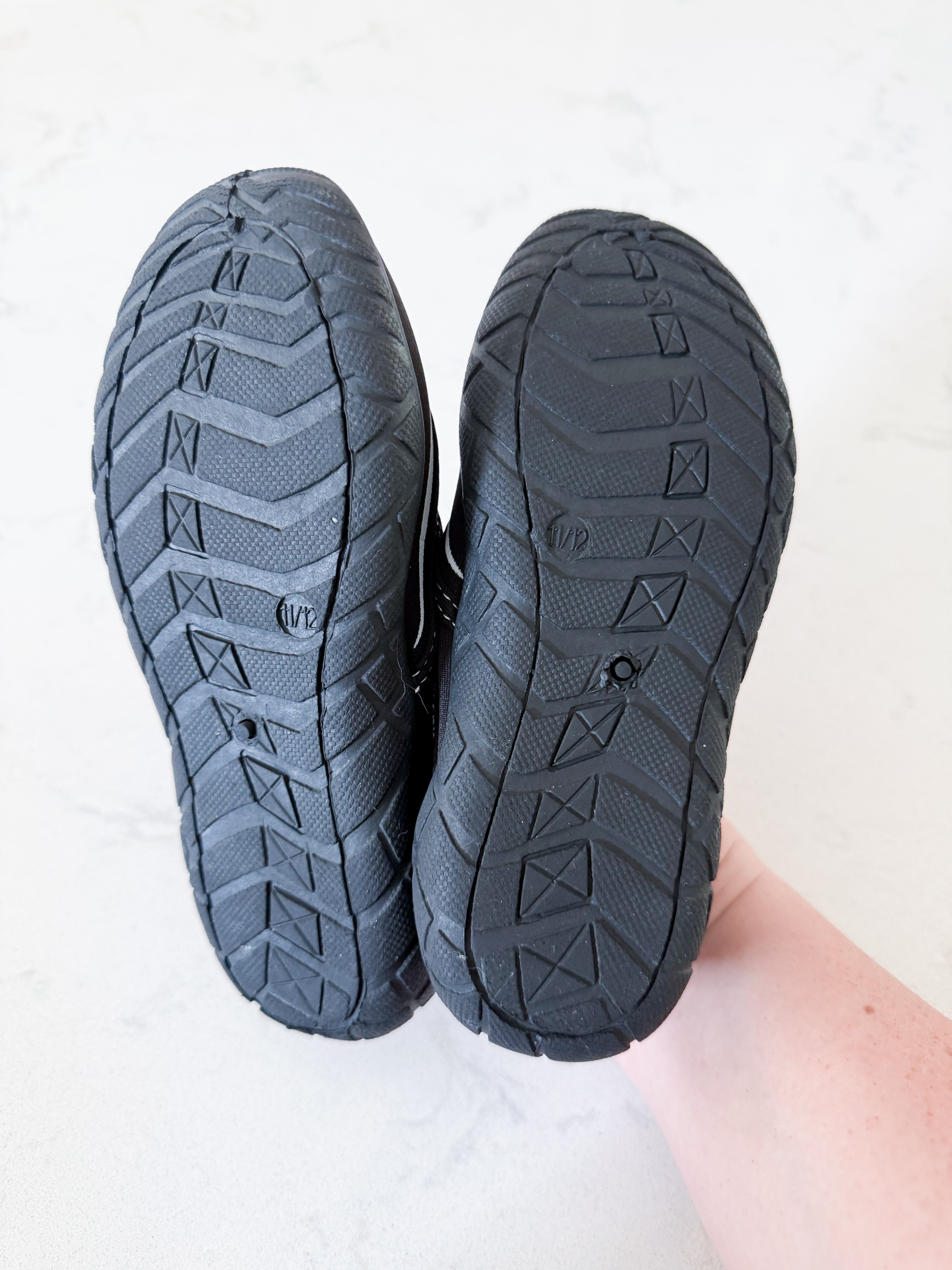 Athletic Wear- 11/12C- VGUC- black watershoes