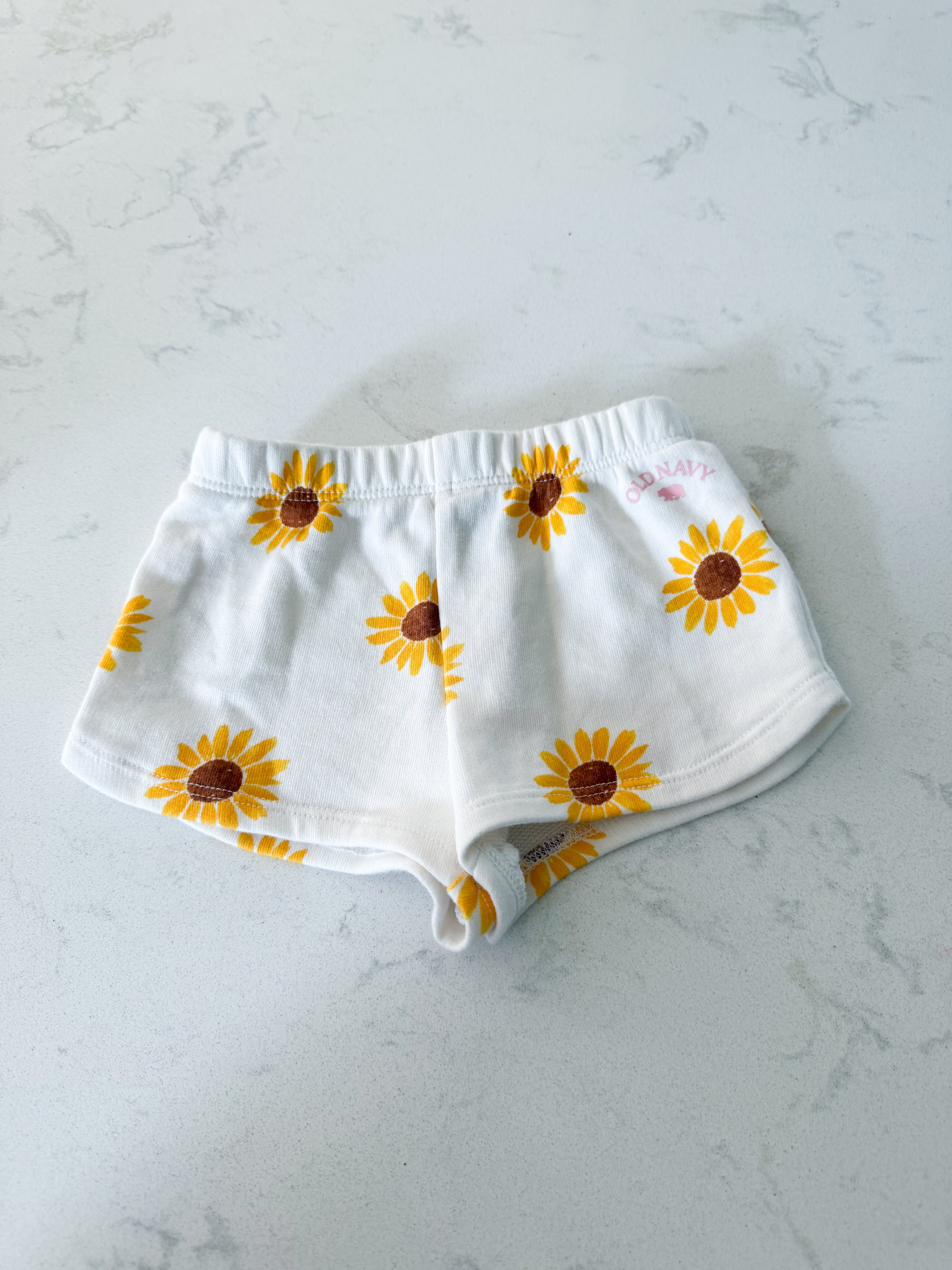 Old Navy- 6-12m- VGUC- white sweat shorts with sunflowers