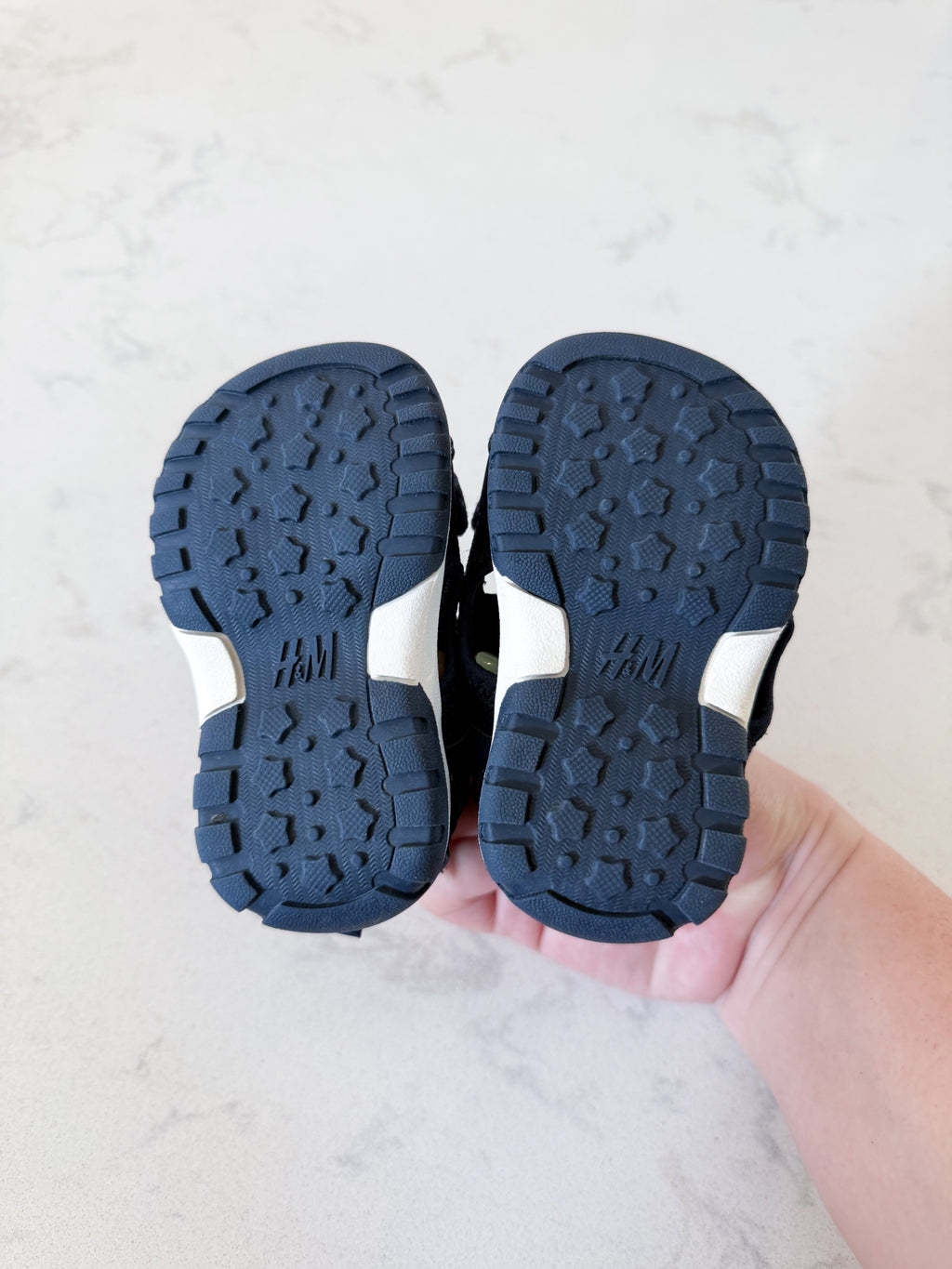 H&M- 2.5/3.5C- VGUC- navy blue strap sandals