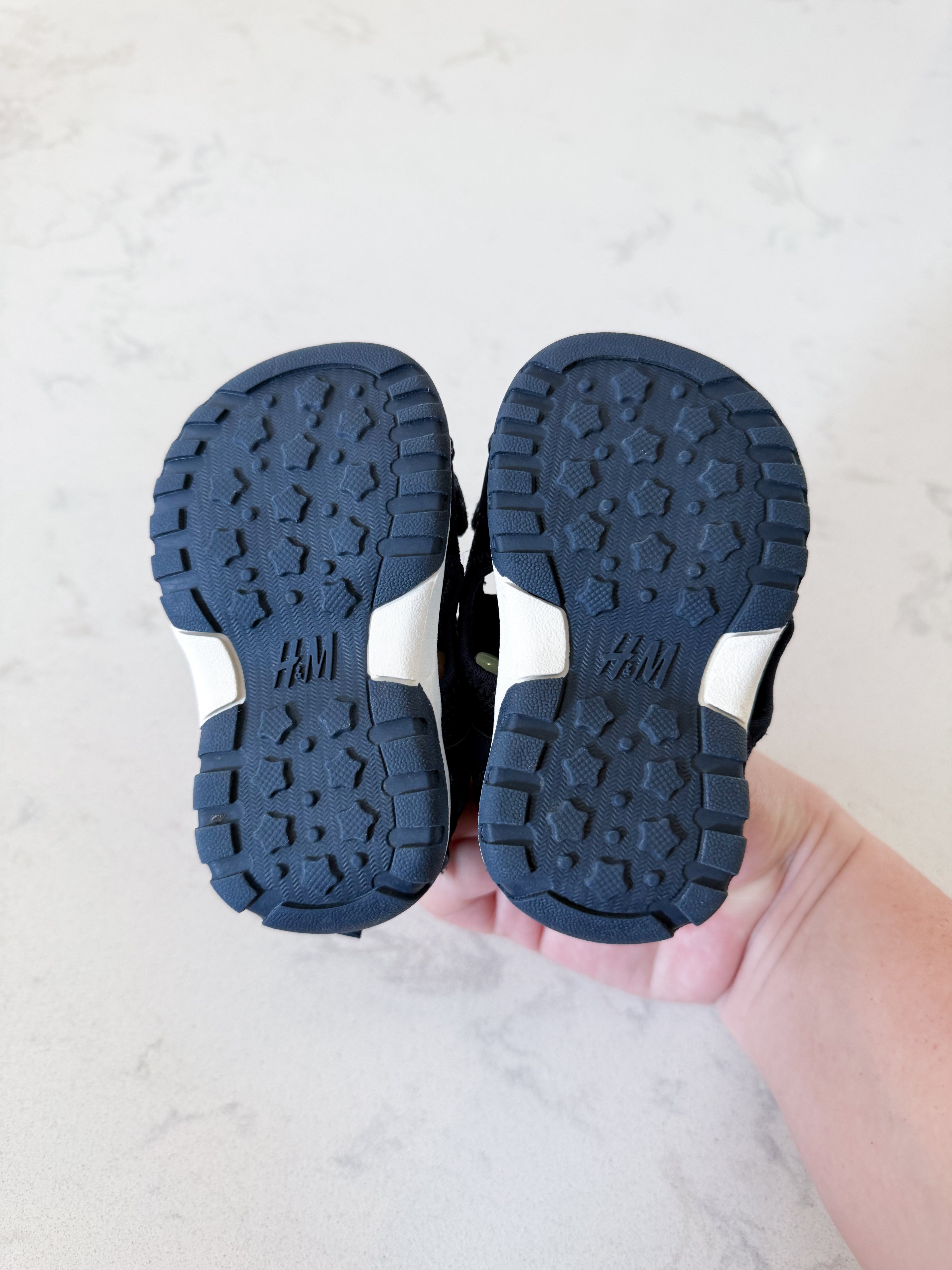 H&M- 2.5/3.5C- VGUC- navy blue strap sandals