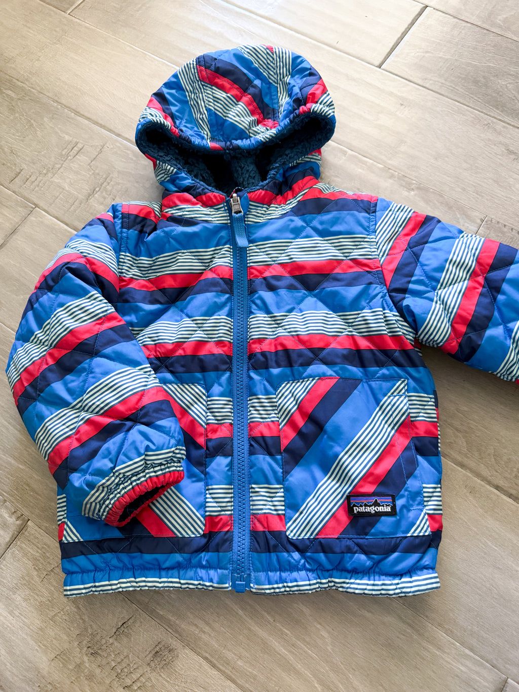 Patagonia- 3T- GUC- reversible blue red and white puffer jacket with thick fleece lining