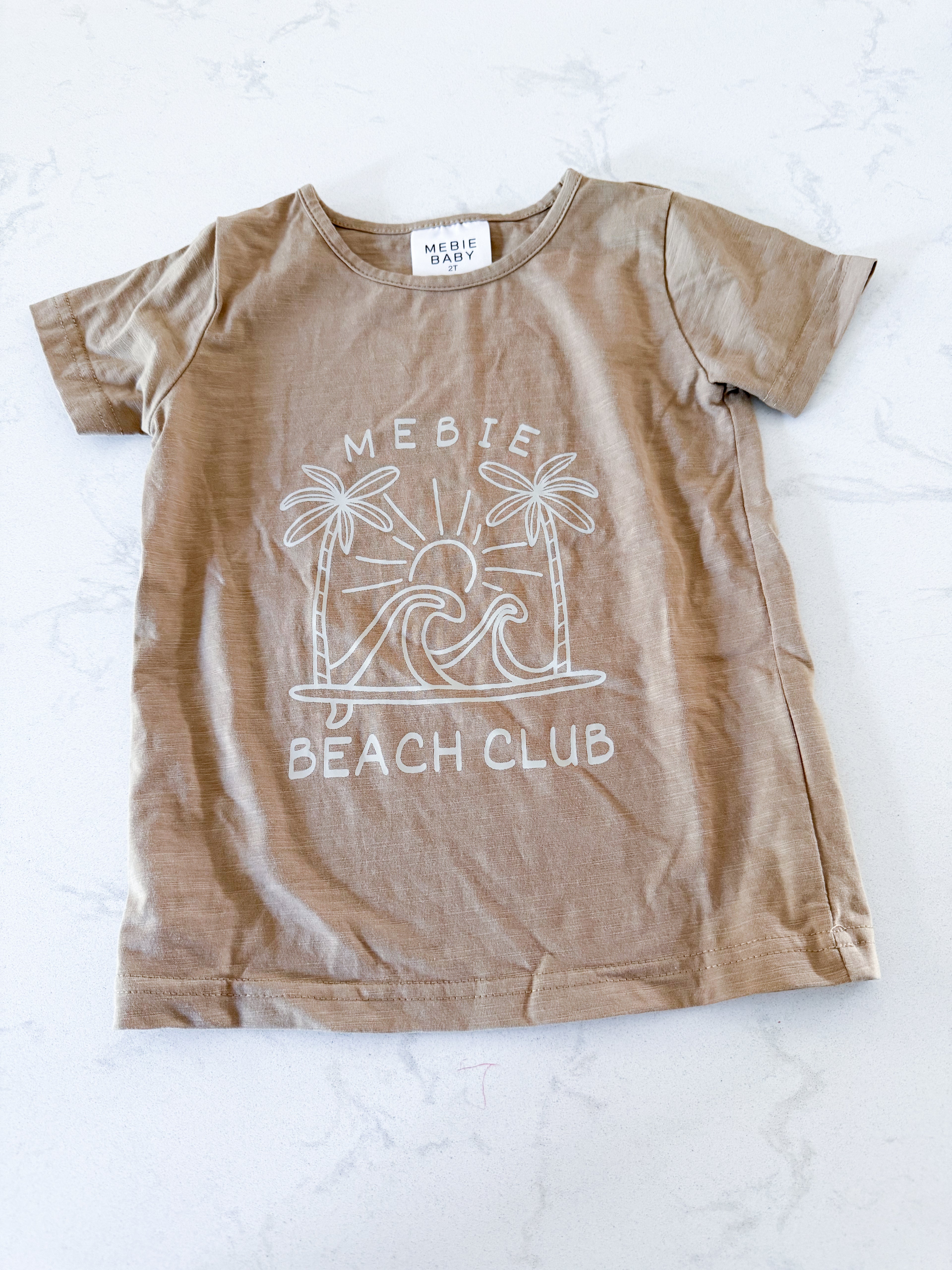 Mebie Baby- 2T- VGUC- t shirt with beach club graphic