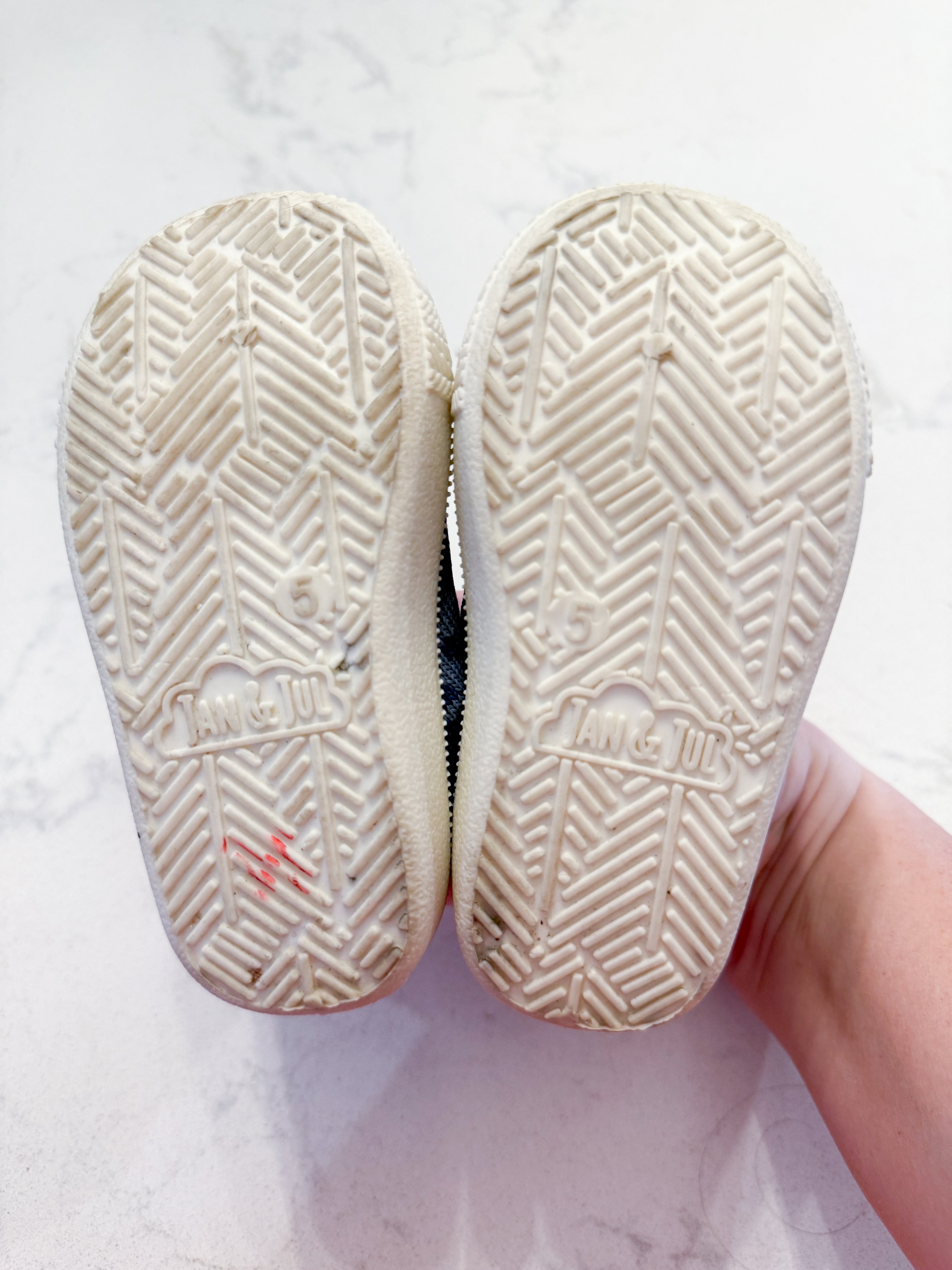 Jan and Jul- 5t- GUC- slip on shoes with turtle pattern
