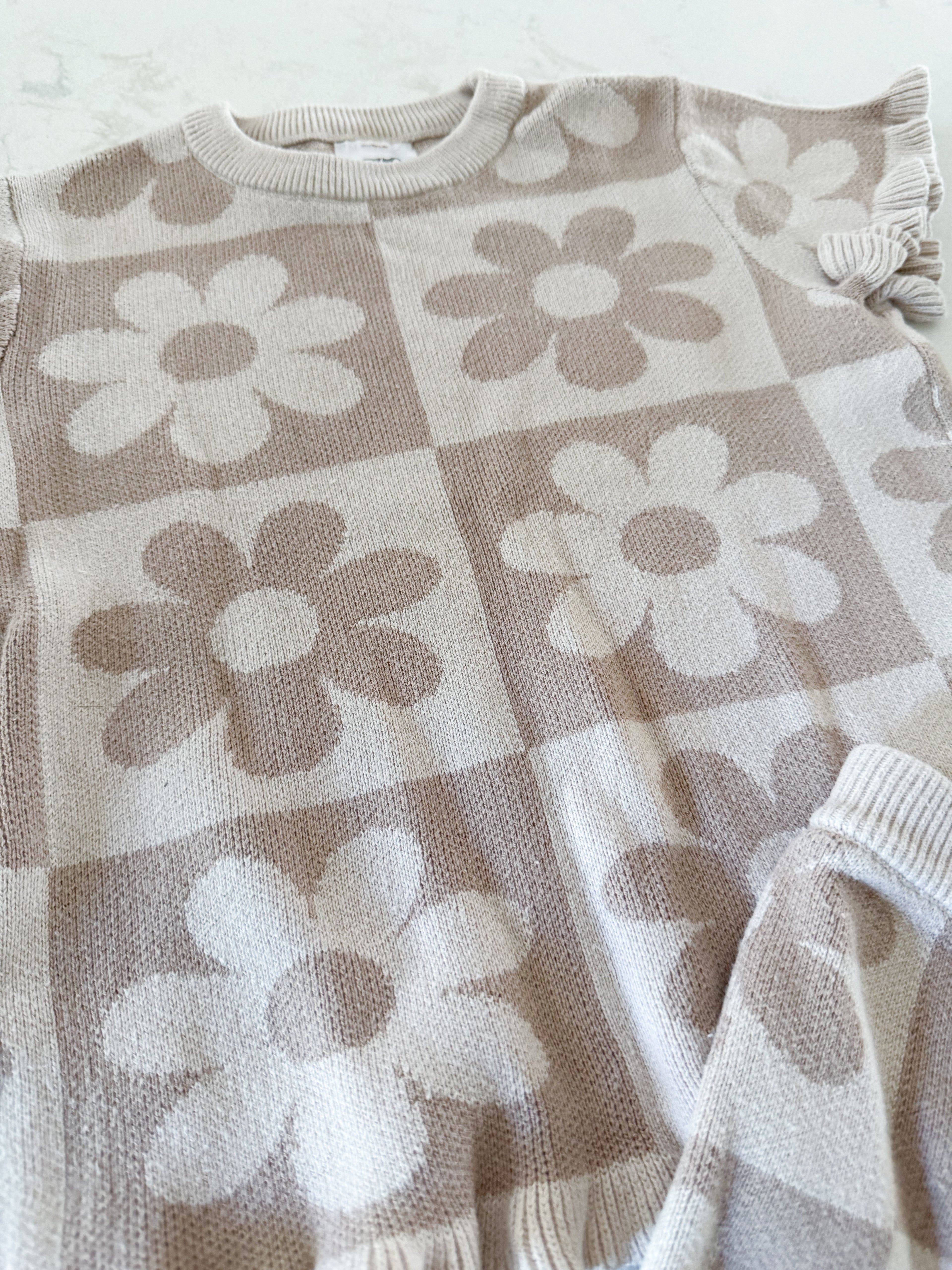 Amor Es Grace- 2T- VGUC- beige two piece knit set with florals