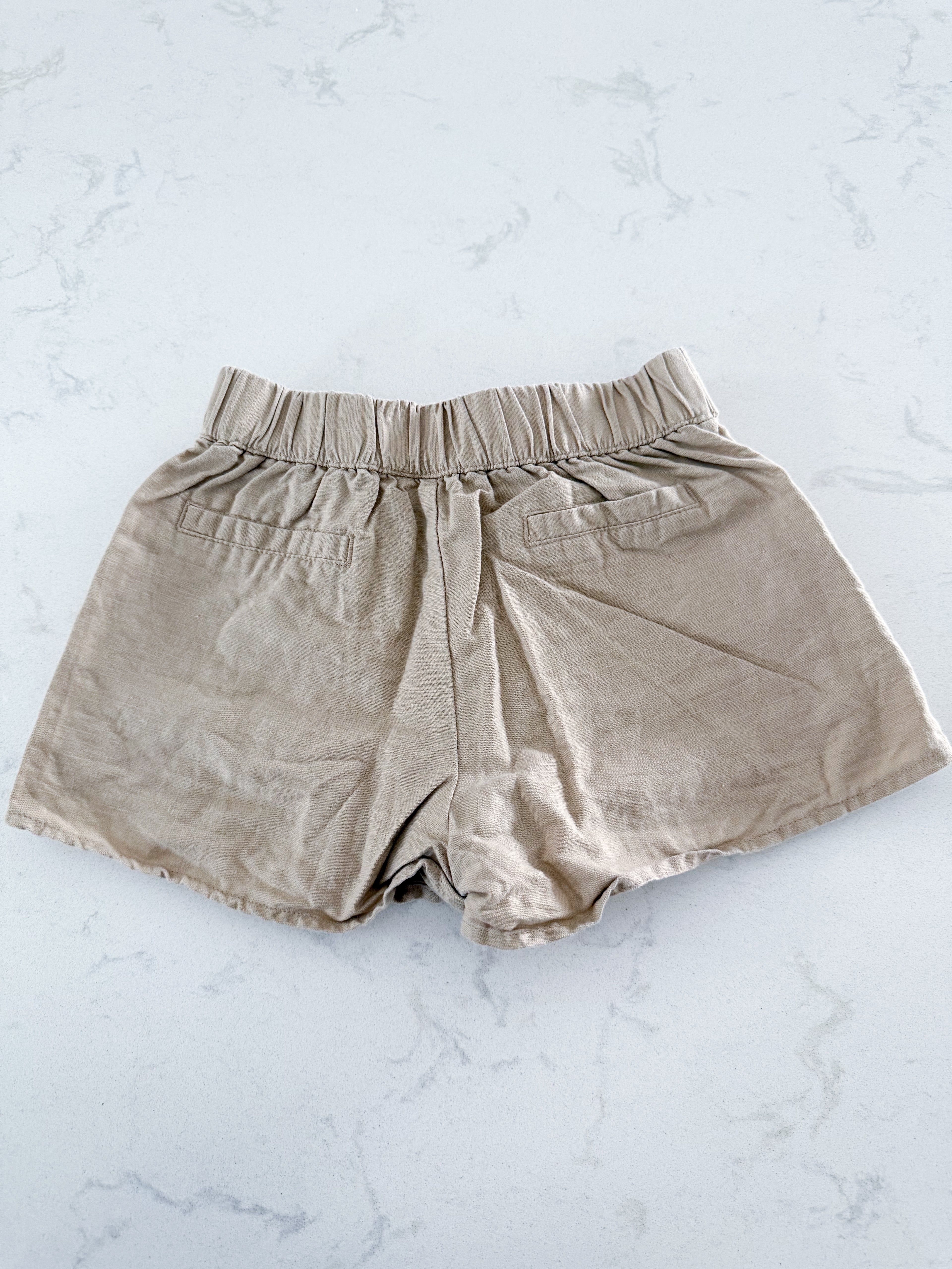 Janie and Jack- 5T- GUC- beige khaki high waisted shorts