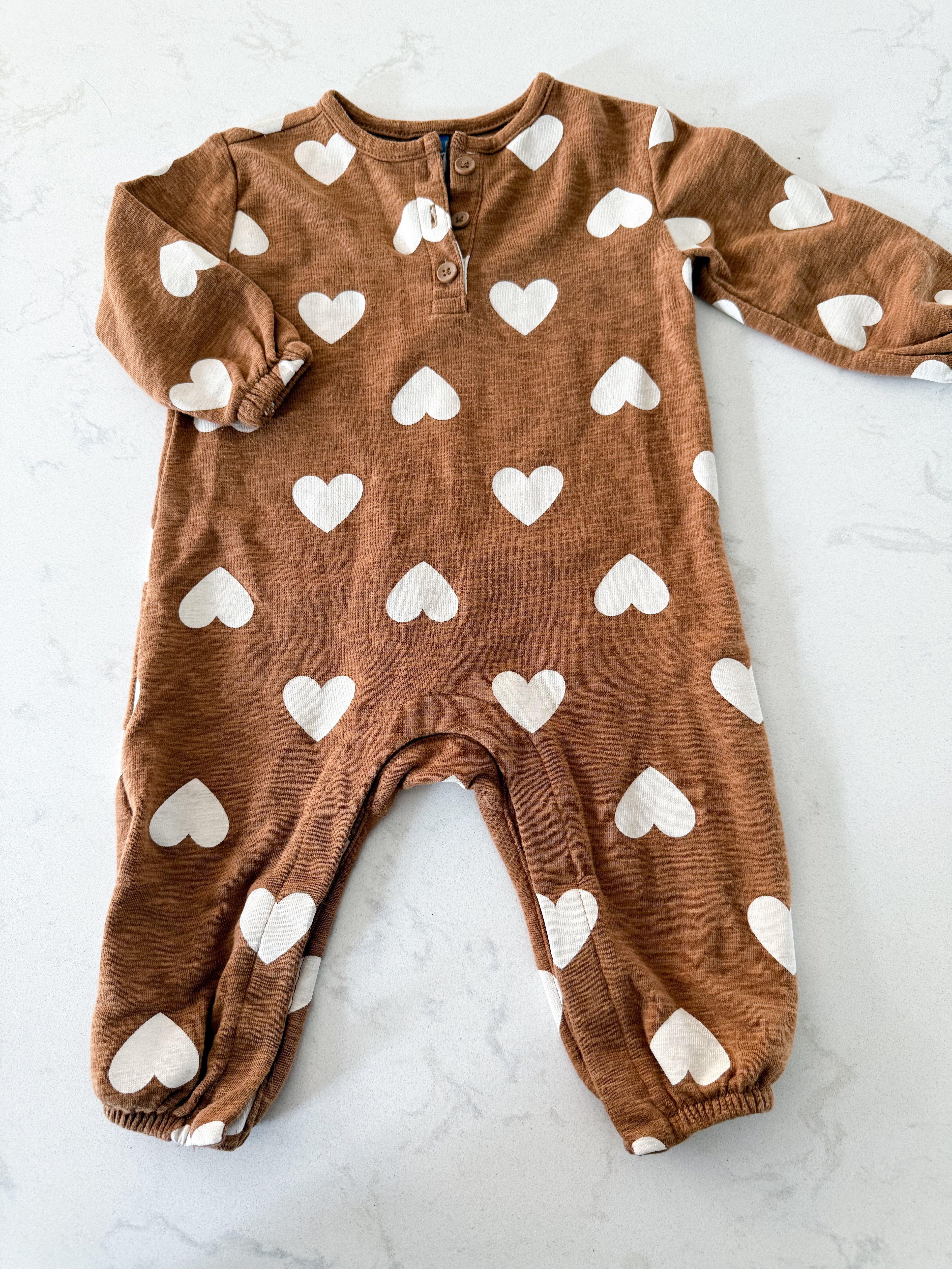 Old Navy- 6-12m- VGUC- brown romper with white hearts
