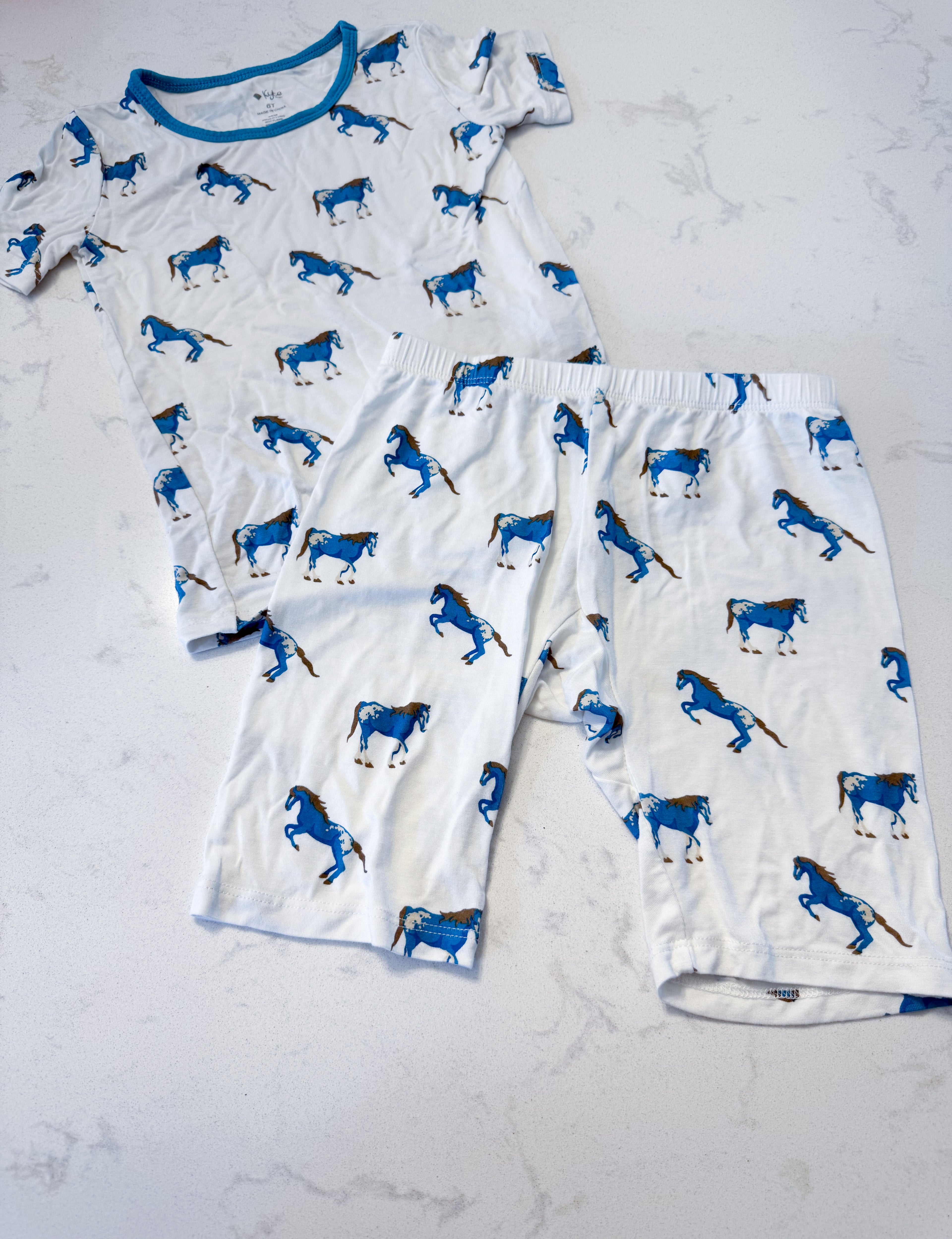 Kyte Baby- 6T- VGUC- white two piece summer bamboo pajamas with blue horse pattern