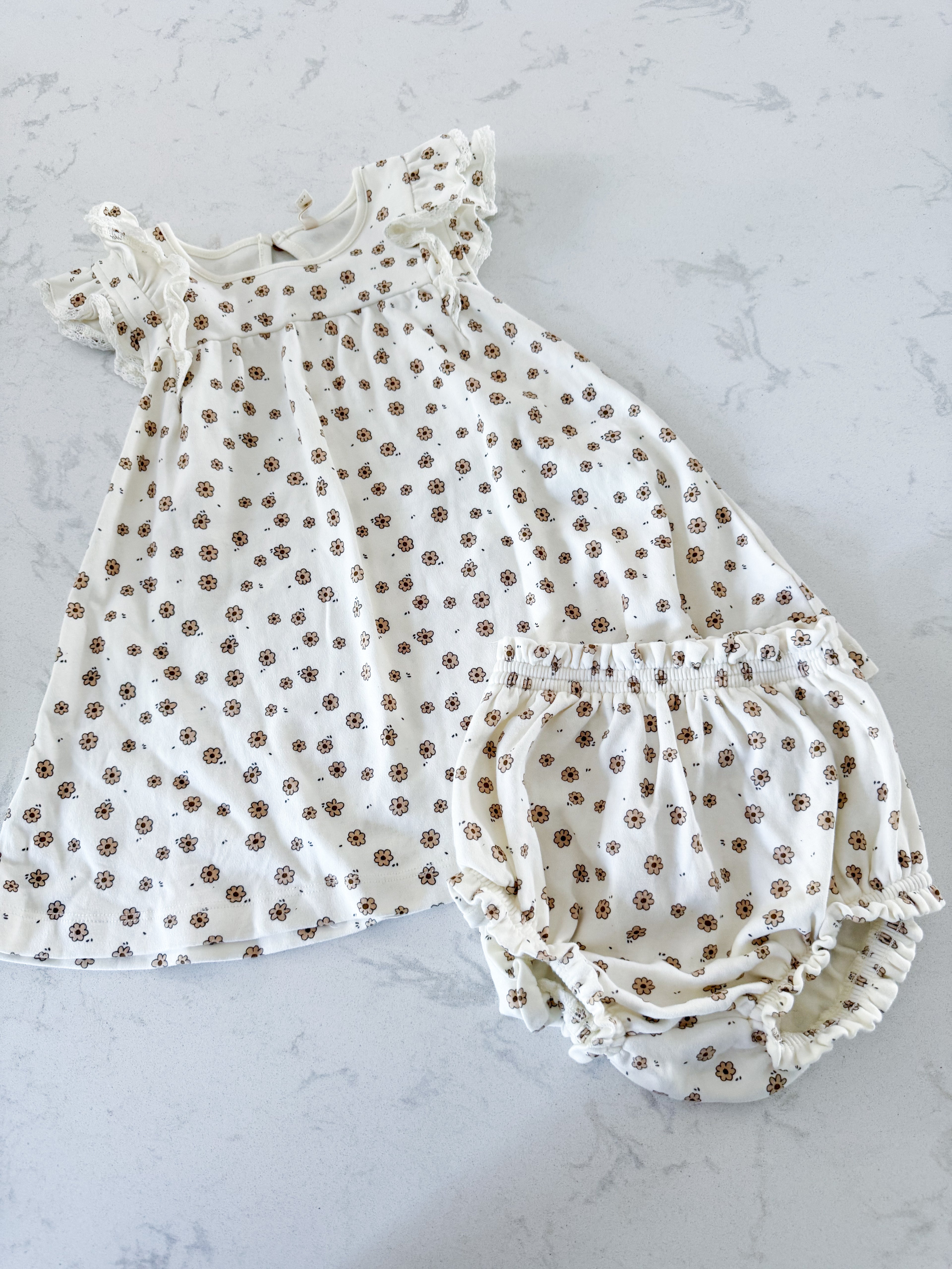 Quincy Mae- 2-3Y- VGUC- white dress with tiny beige floral pattern and matching bummies