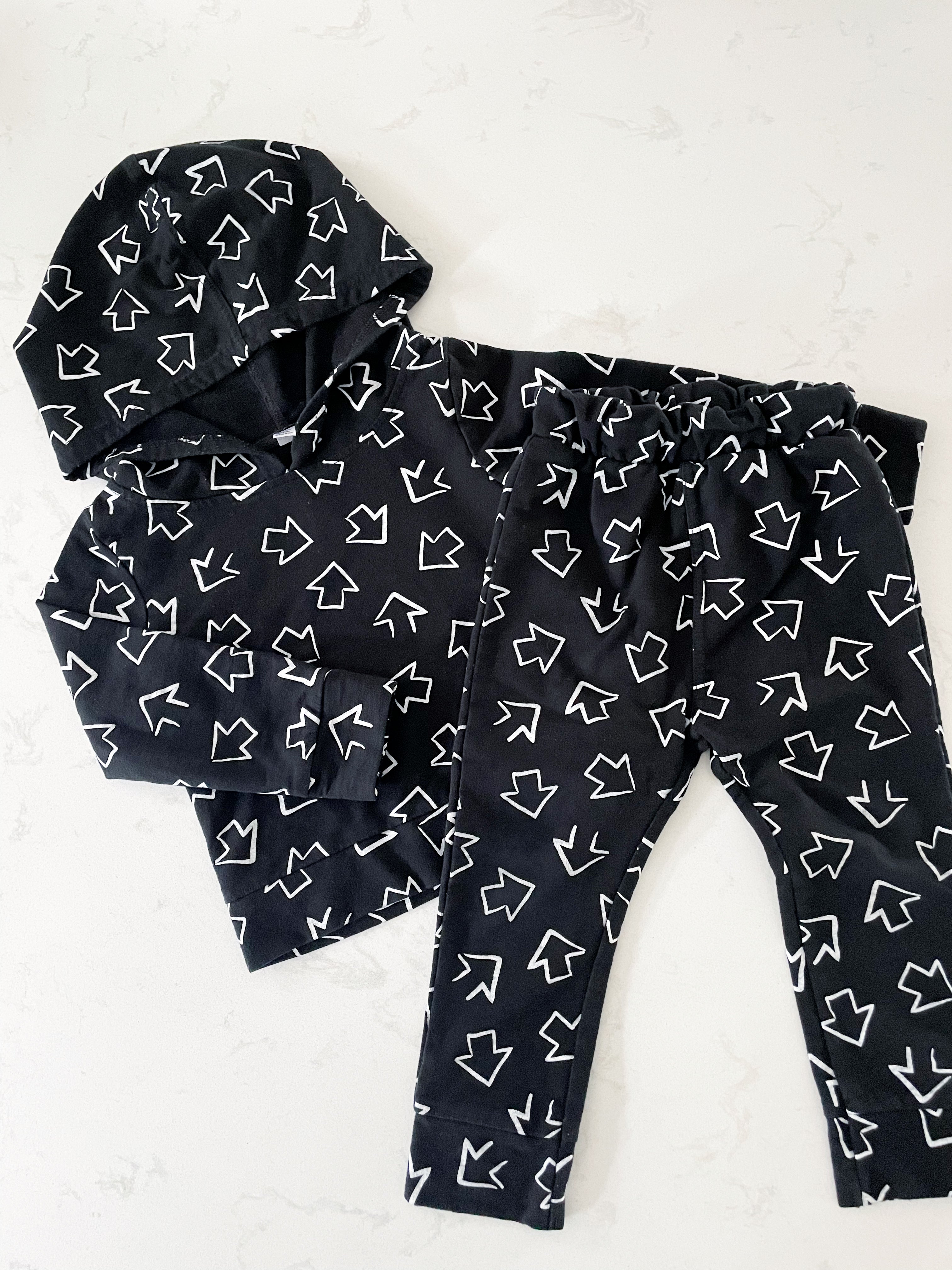 PL Kids- 3T- matching hoodie sweat set with arrows