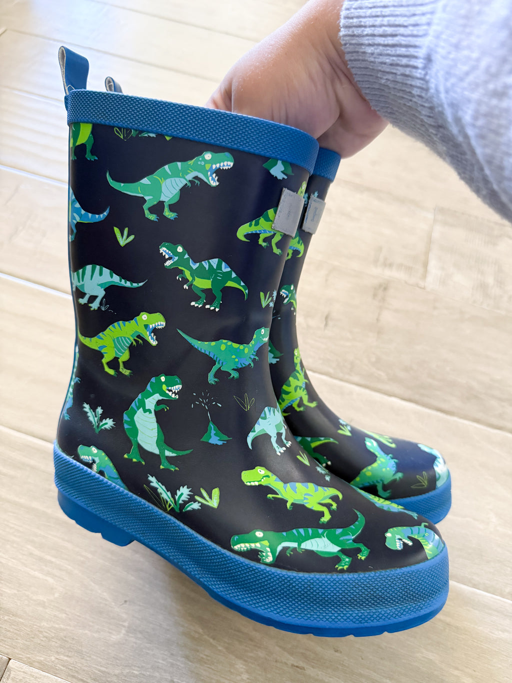 Hatley- 13C- GUC- blue rain boots with green dinosaur pattern