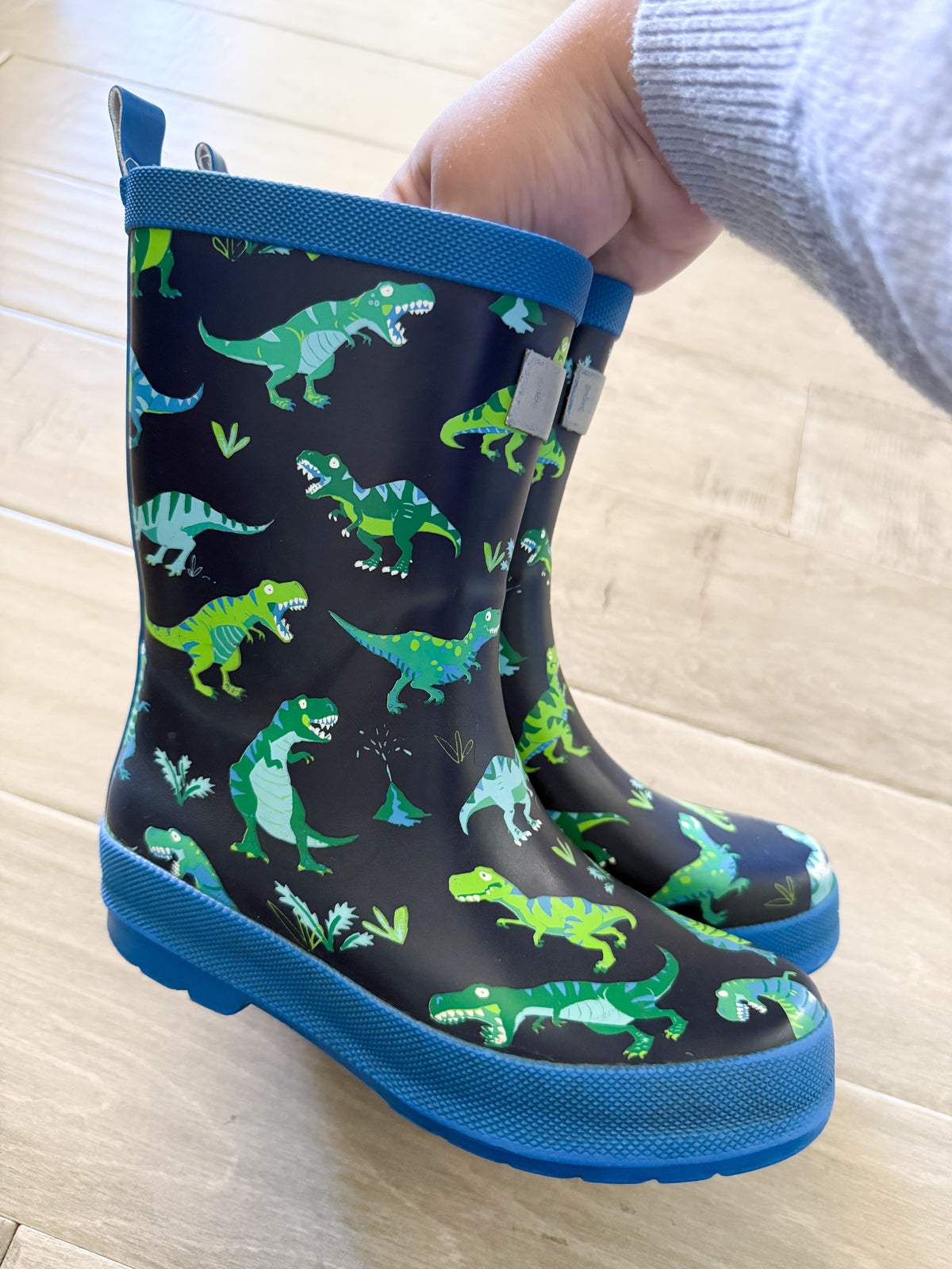 Hatley- 13C- GUC- blue rain boots with green dinosaur pattern