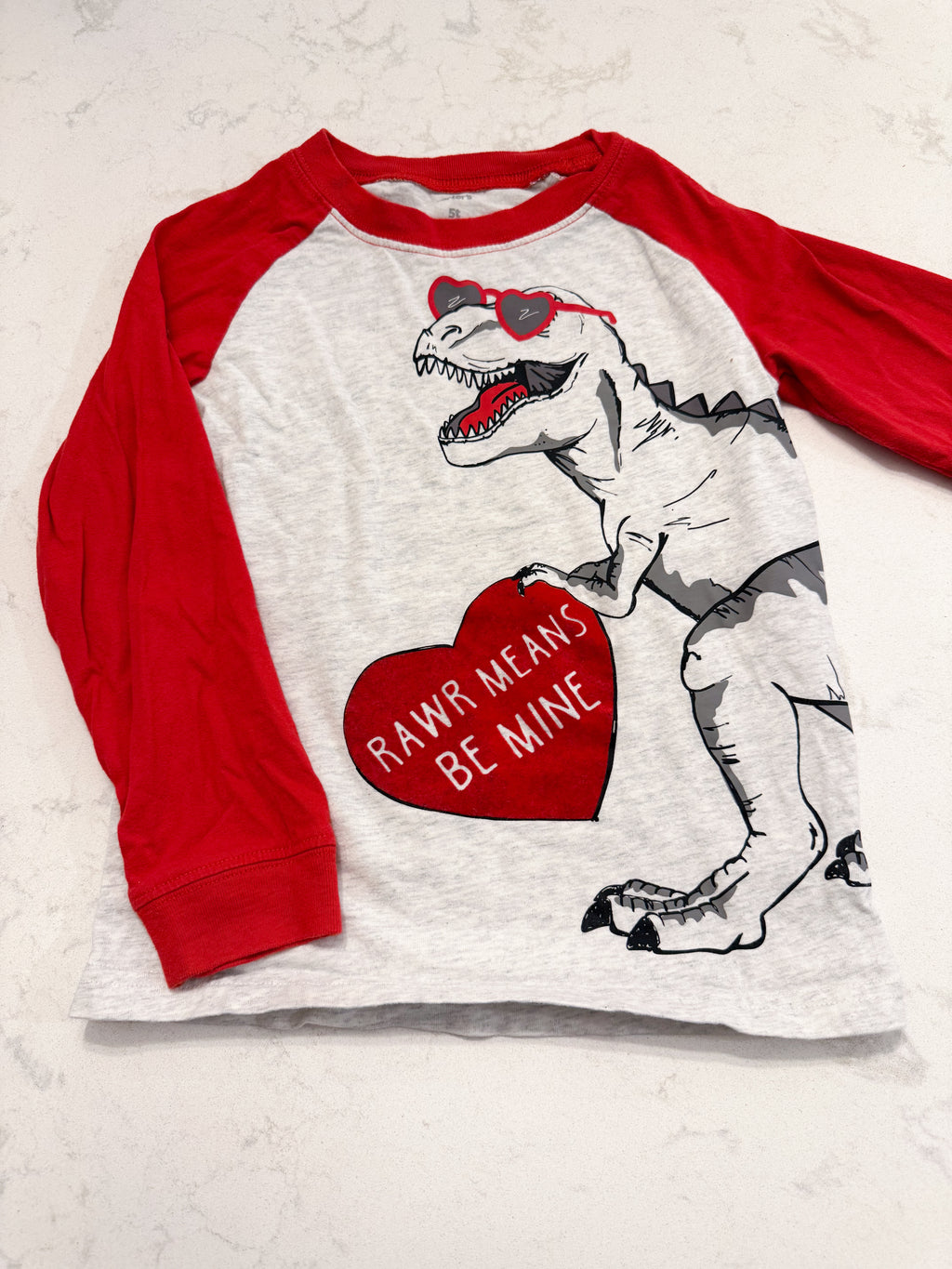 Carters- 5T- GUC- dinosaur valentines shirt with heart