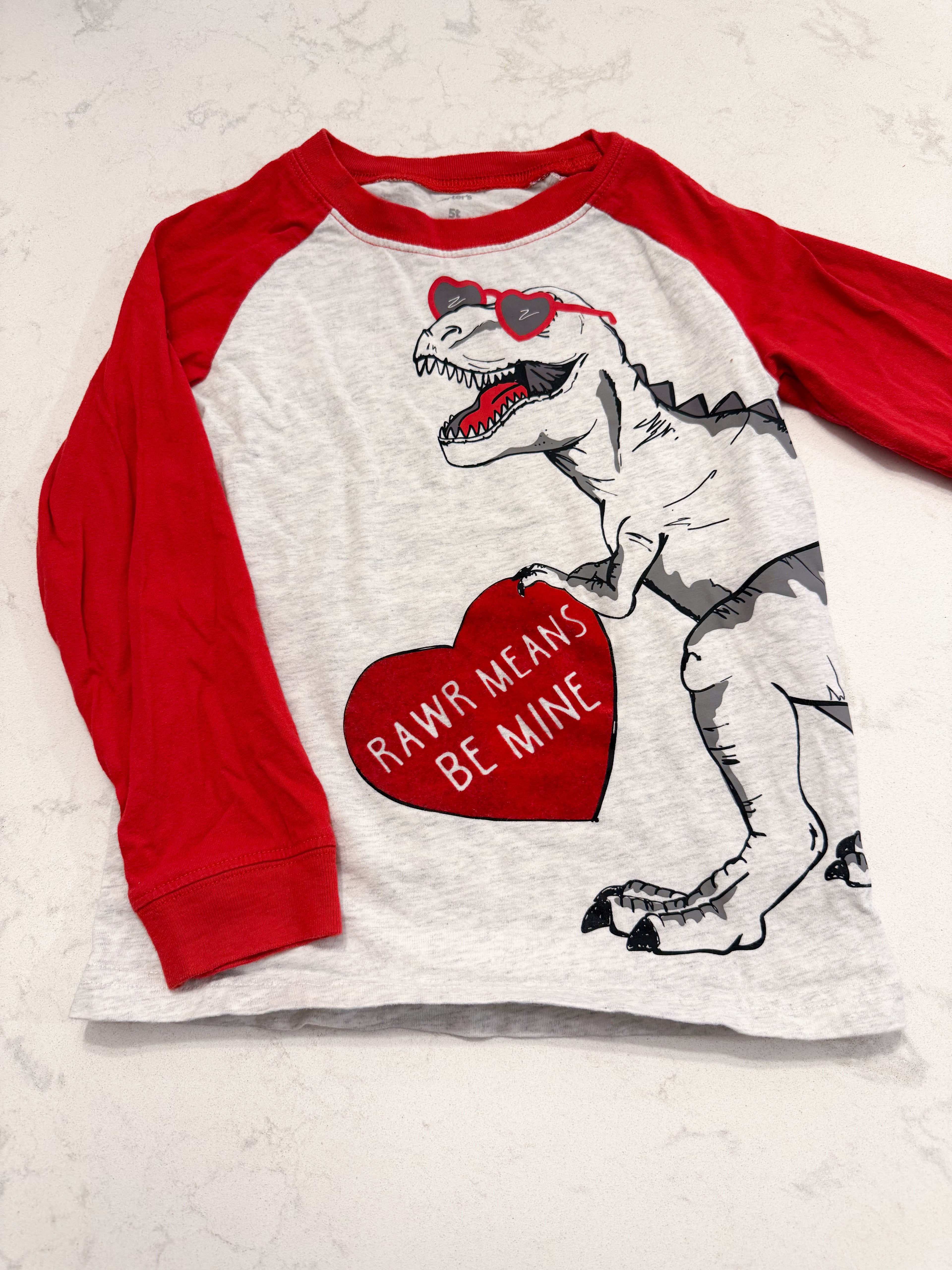 Carters- 5T- GUC- dinosaur valentines shirt with heart