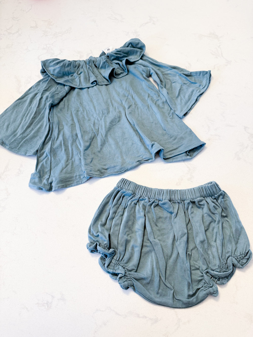 Kate Quinn- 3-6m- GUC- bell sleeve ruffle collar two piece bamboo outfit