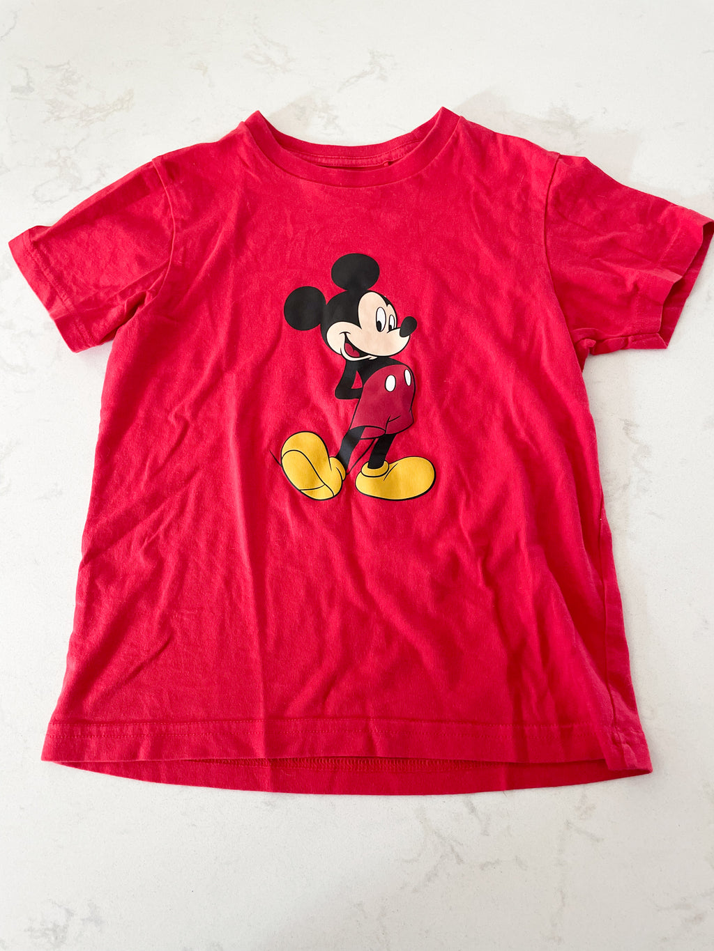 Uniqlo-5-6Y-PLAY-red t shirt with Mickey Mouse
