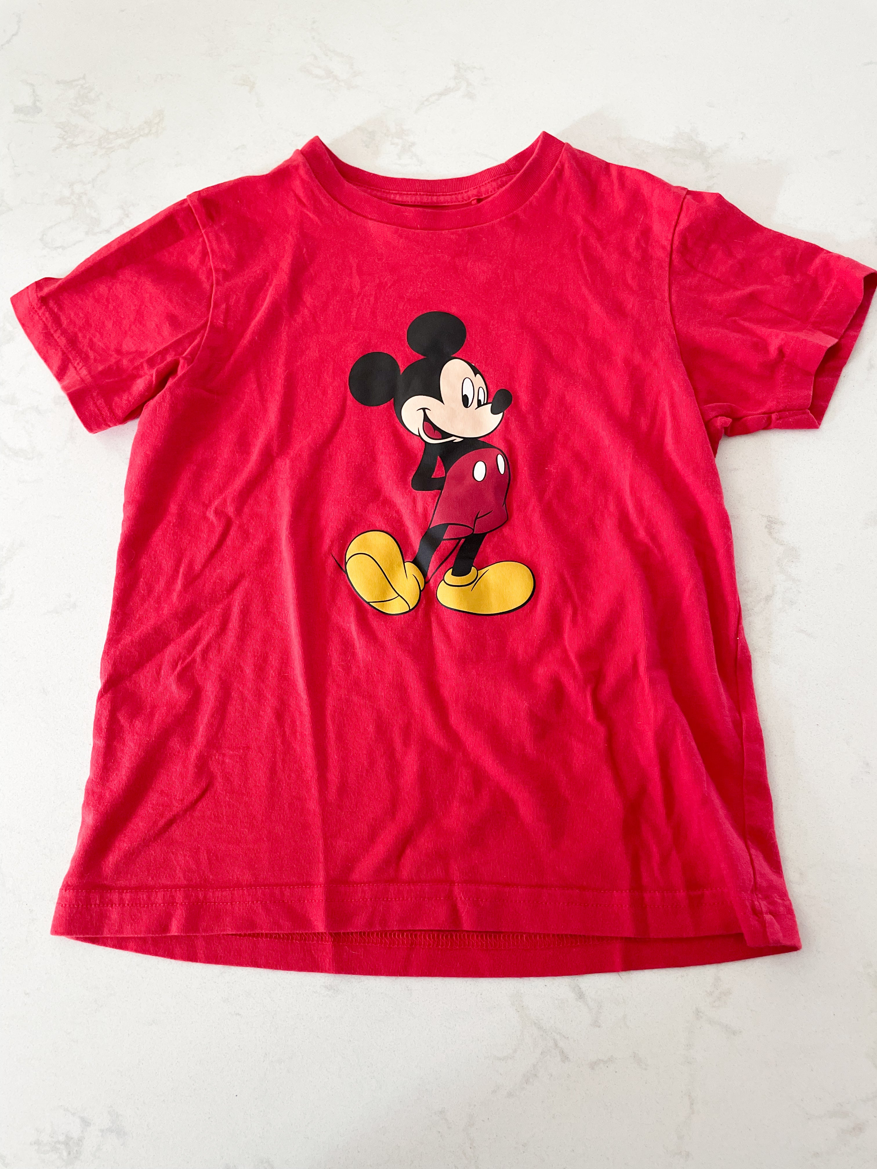 Uniqlo-5-6Y-PLAY-red t shirt with Mickey Mouse