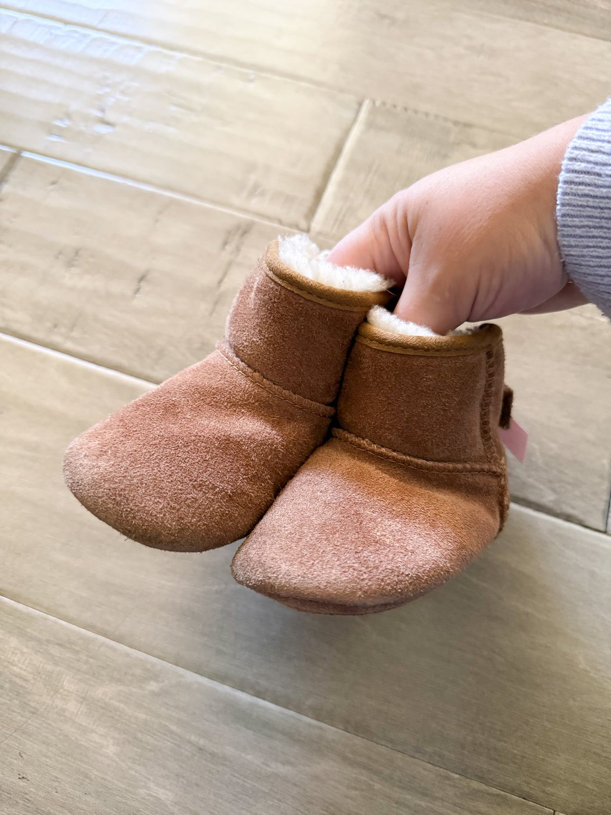 Uggs- 4/5Y- PLAY- brown wool lined Ugg boots with pink grips on soles