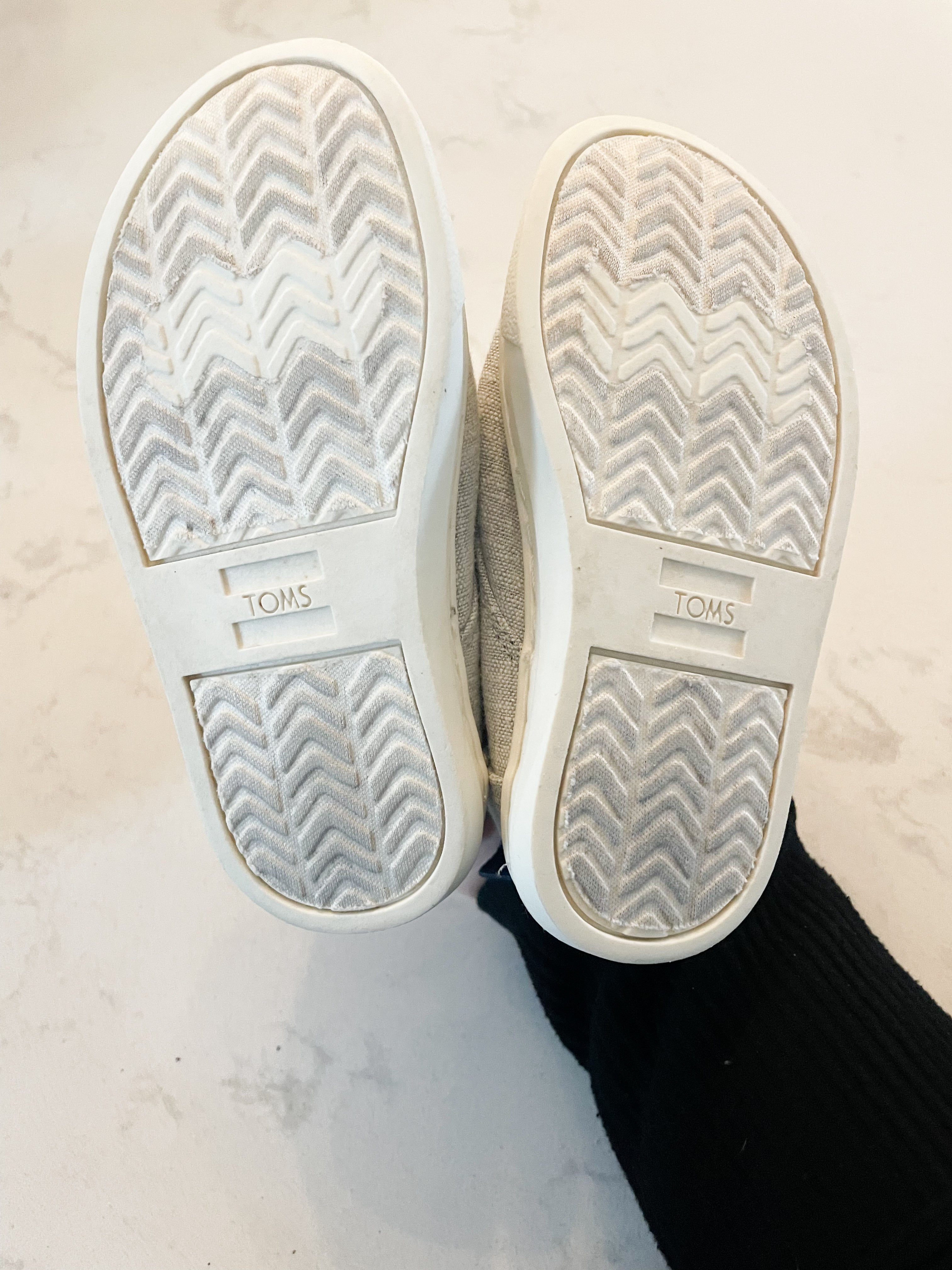 TOMS-7C- VGUC**- Grey Canvas shoes