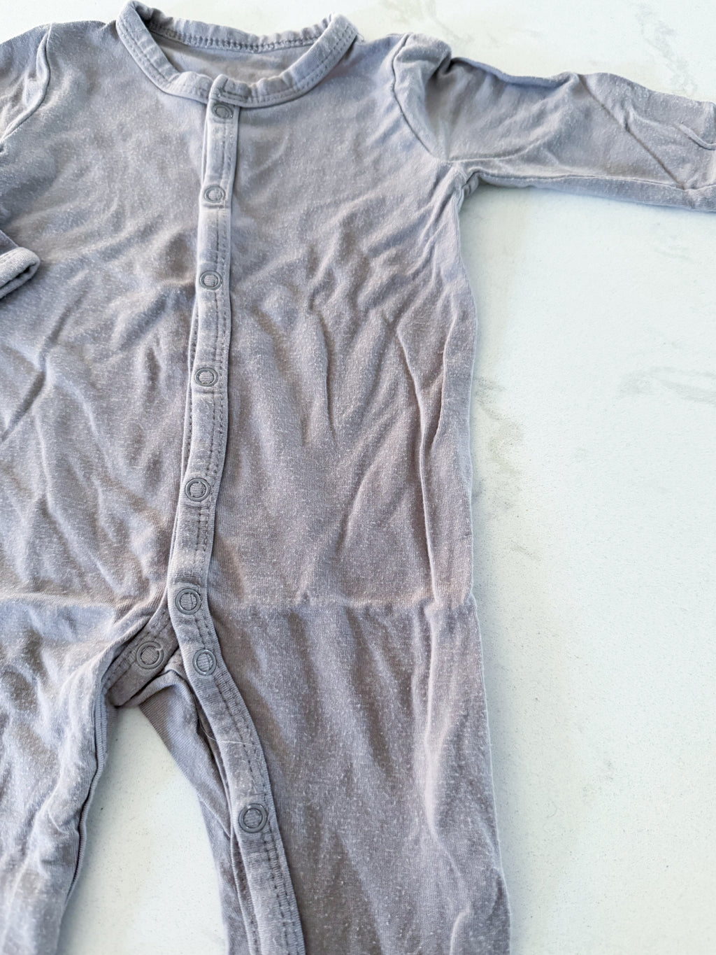 Kyte Baby-0-3m- PLAY- light grey button up bamboo jammies