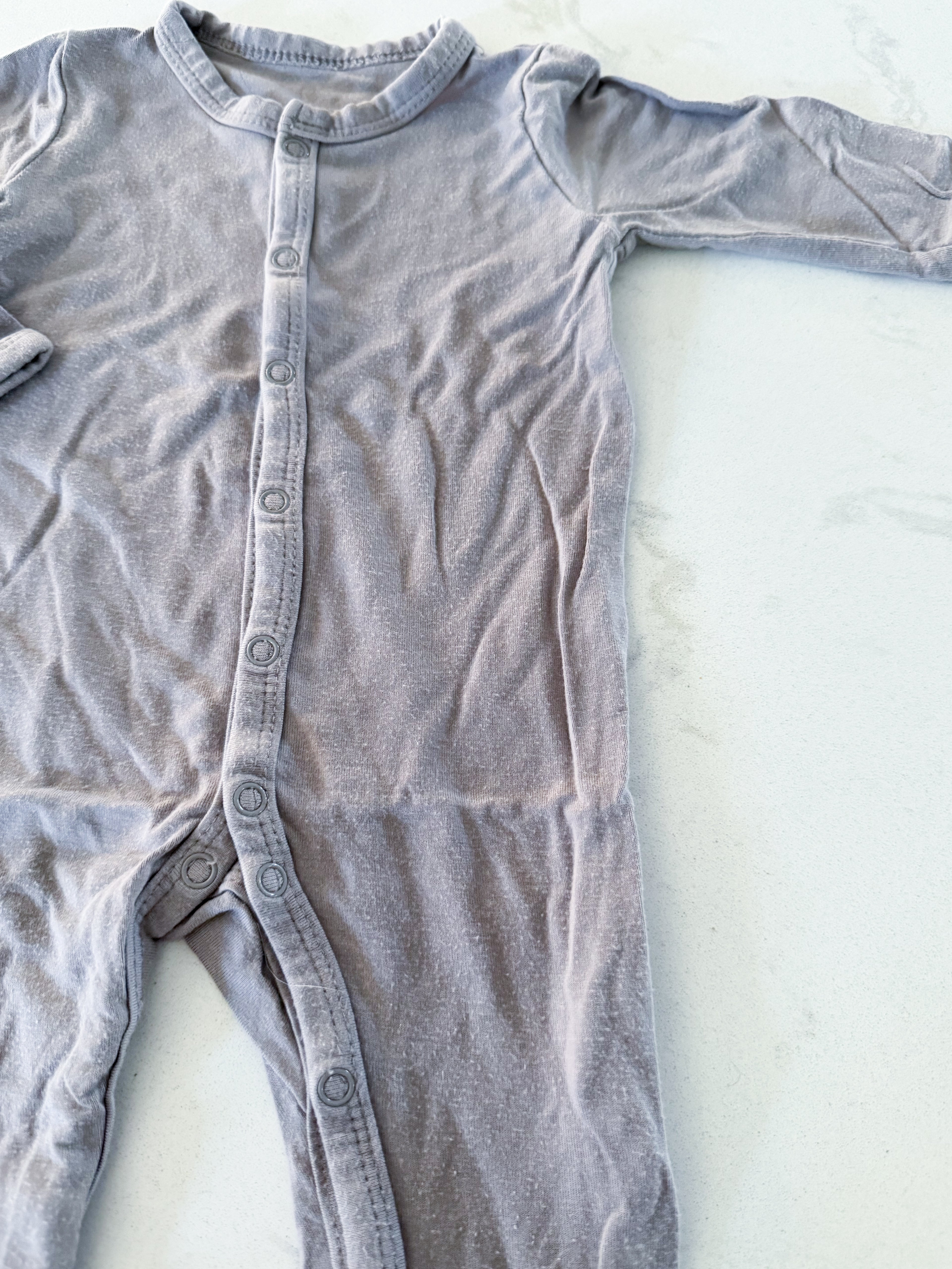 Kyte Baby-0-3m- PLAY- light grey button up bamboo jammies