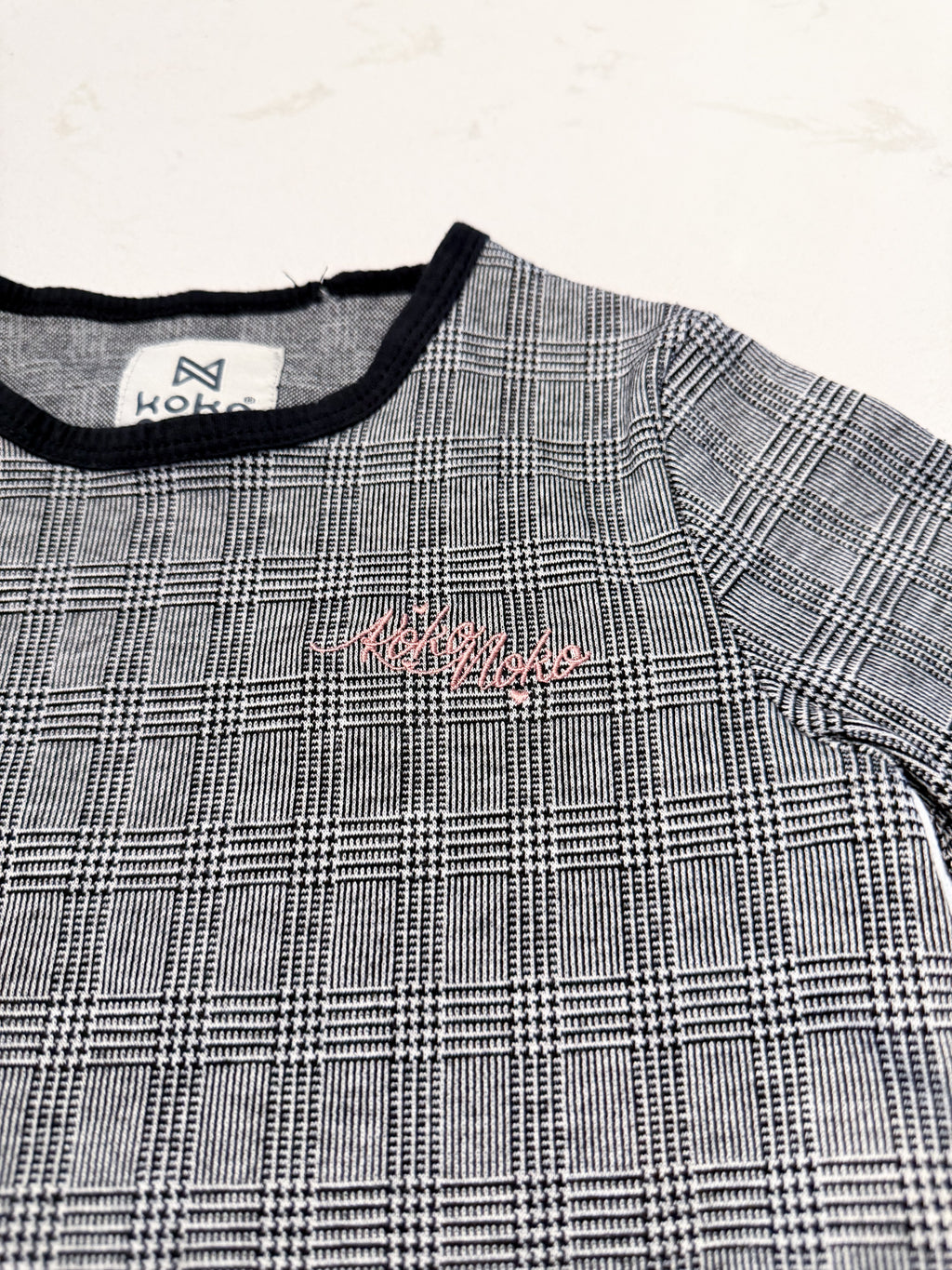 Koko Noko- 5Y- VGUC- grey plaid dress with pink and gold accents